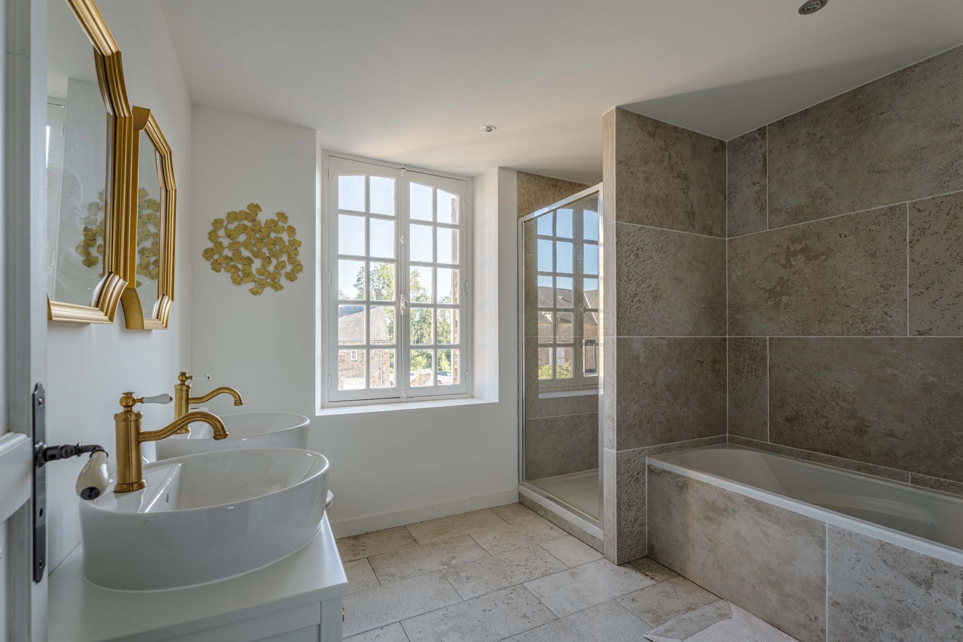 luxury house 19 Rooms for sale on BAYEUX (14400)