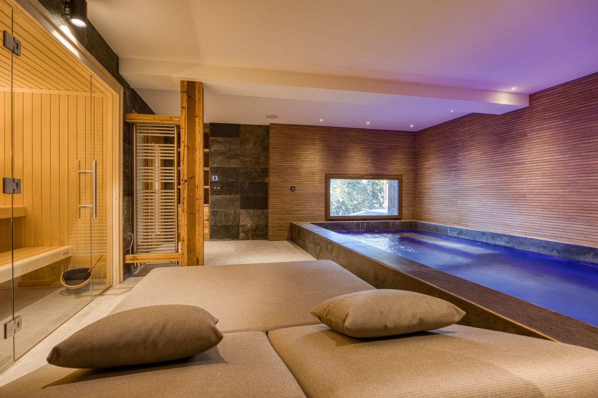 luxury chalet 8 Rooms for seasonal rent on MEGEVE (74120)