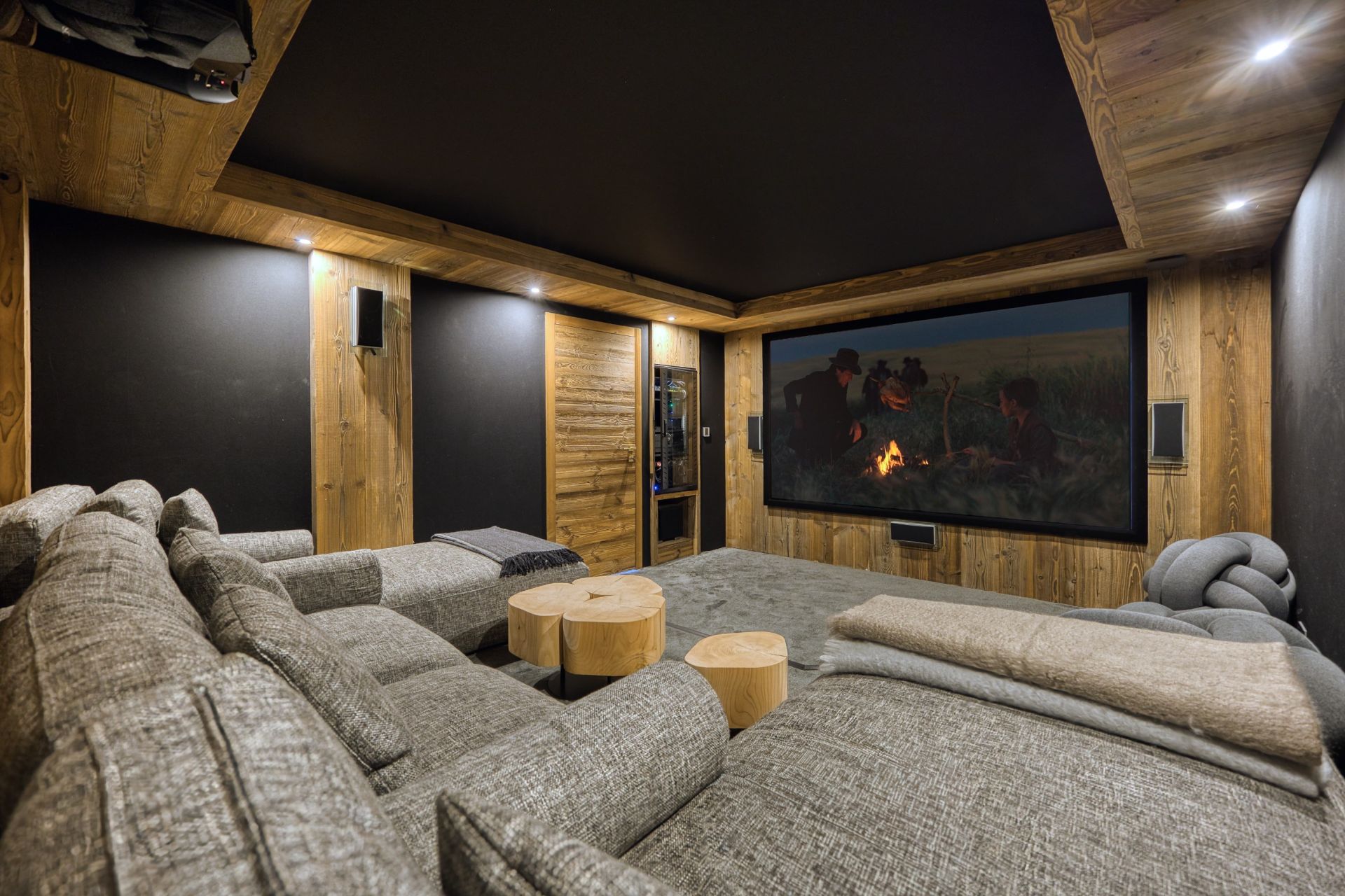 luxury chalet 8 Rooms for seasonal rent on MEGEVE (74120)