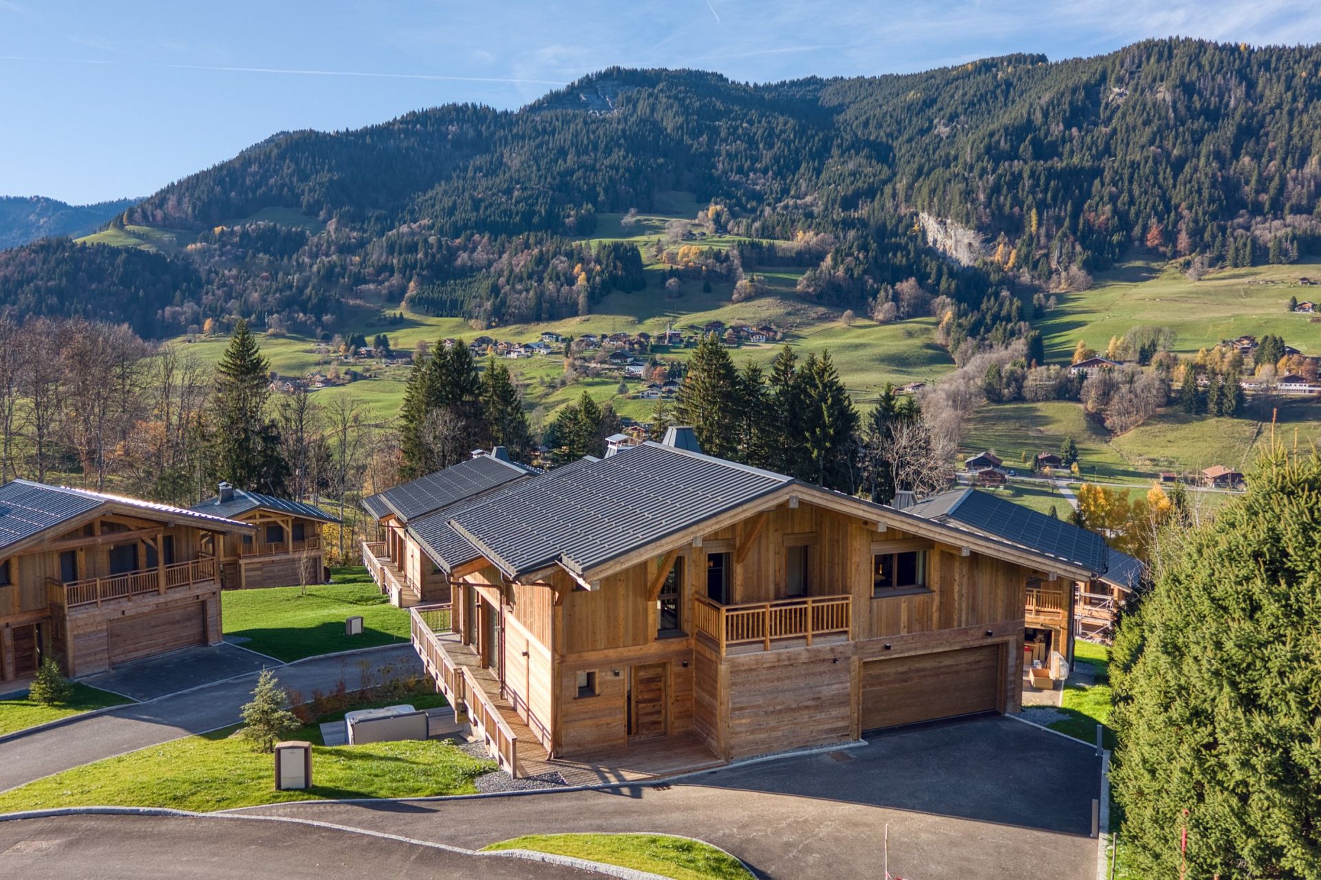 luxury chalet 8 Rooms for seasonal rent on MEGEVE (74120)