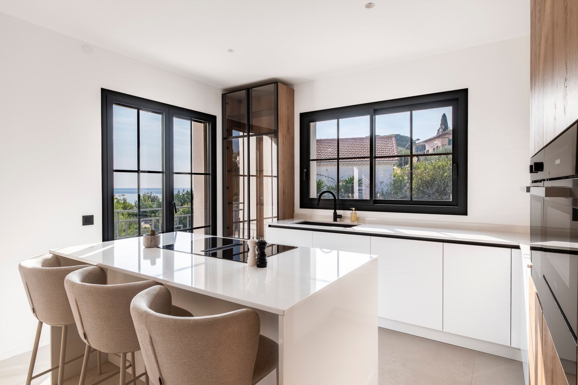 luxury villa 5 Rooms for sale on ROQUEBRUNE CAP MARTIN (06190)