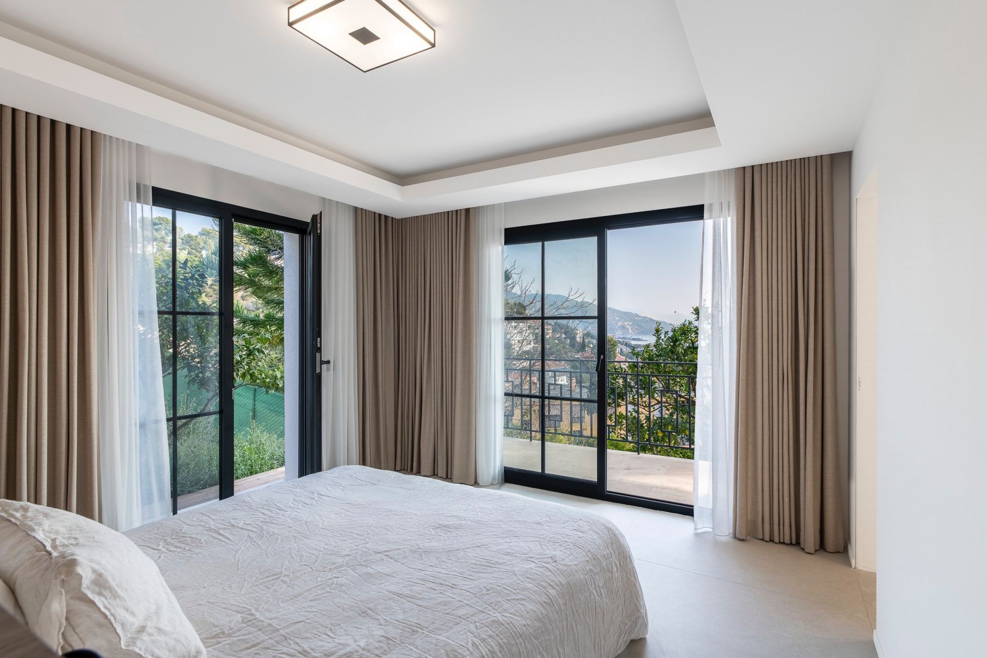 luxury villa 5 Rooms for sale on ROQUEBRUNE CAP MARTIN (06190)