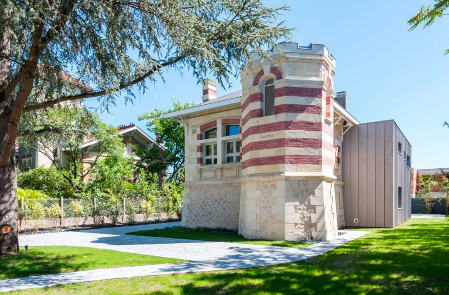 luxury house 6 Rooms for sale on BORDEAUX (33000)