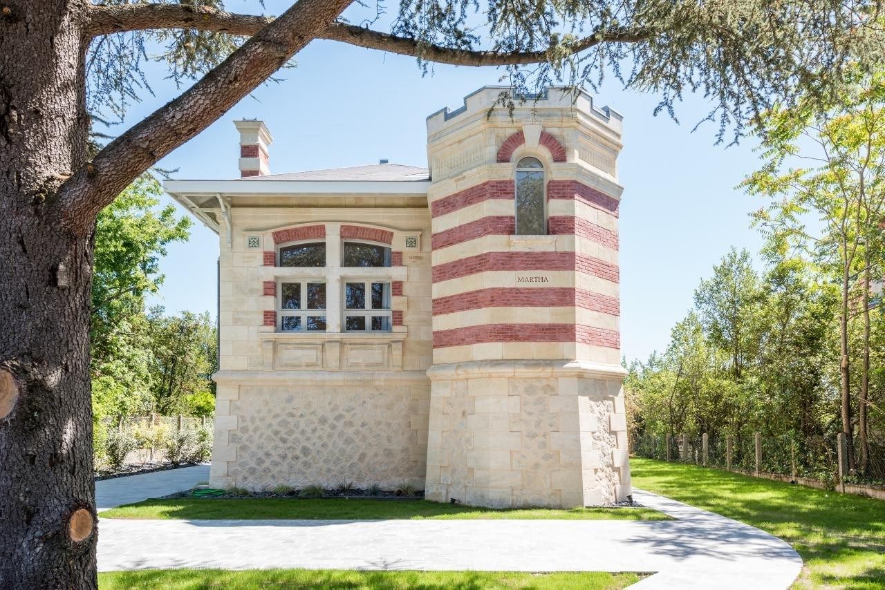 luxury house 6 Rooms for sale on BORDEAUX (33000)