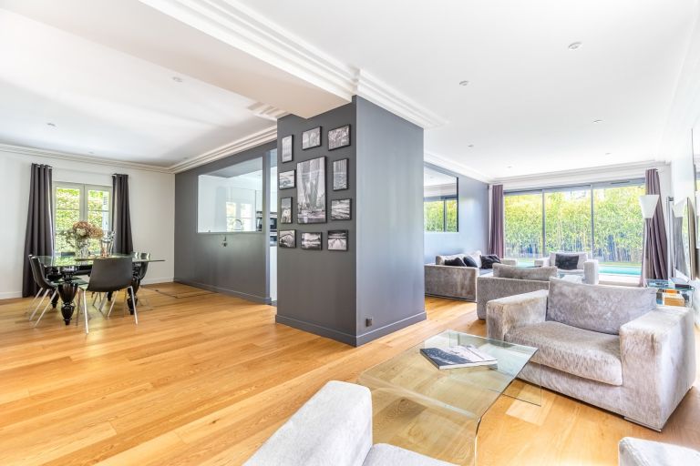 luxury house 6 Rooms for sale on BORDEAUX (33000)