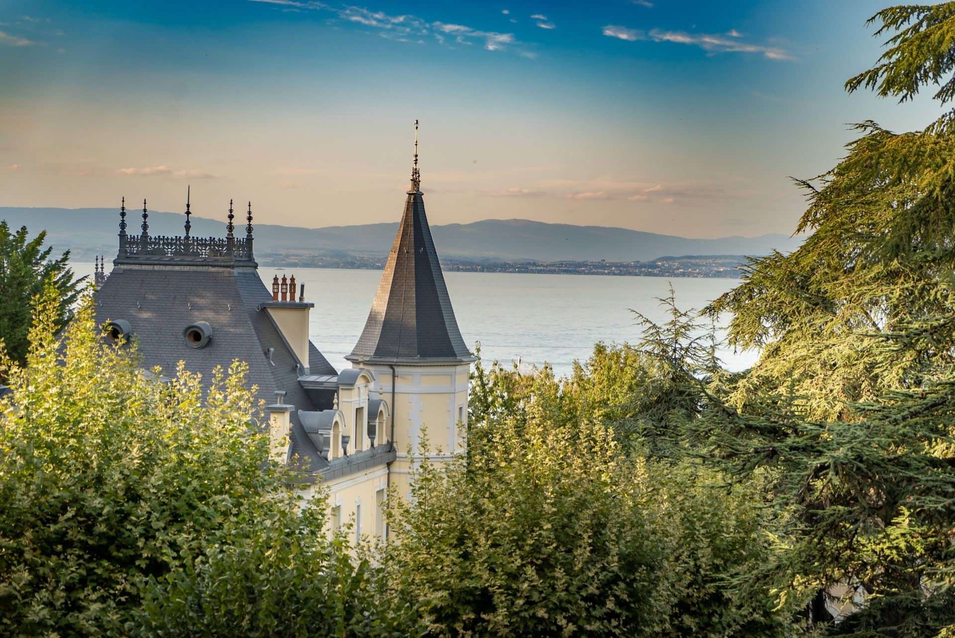 luxury apartment 7 Rooms for sale on EVIAN LES BAINS (74500)