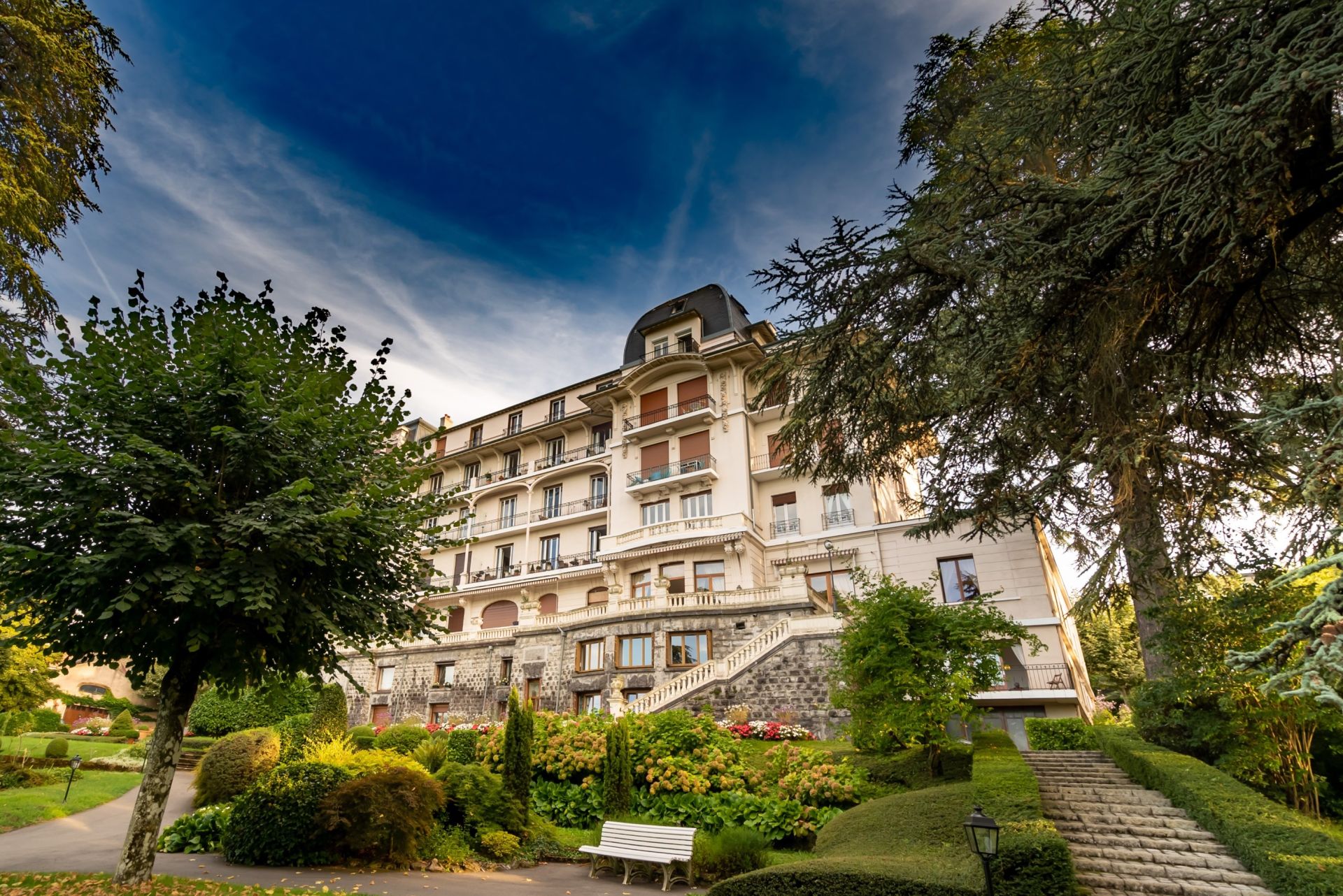luxury apartment 7 Rooms for sale on EVIAN LES BAINS (74500)