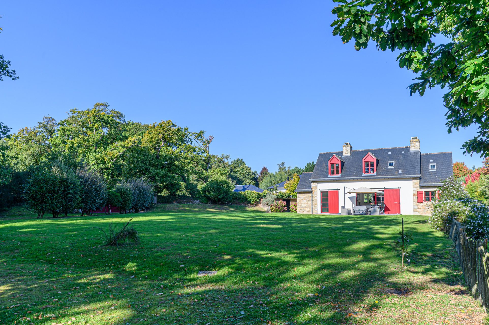 luxury house 4 Rooms for seasonal rent on ARRADON (56610)