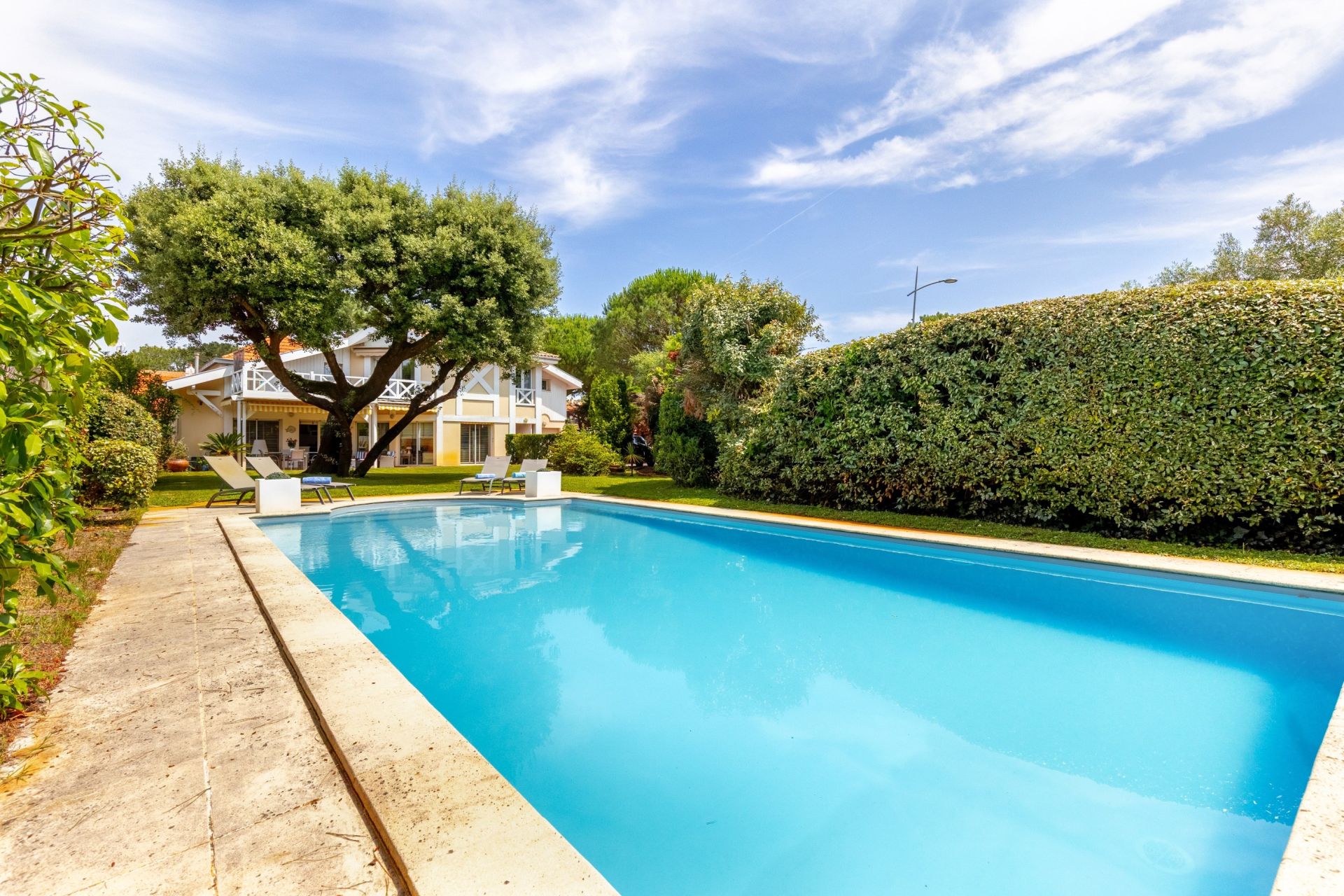 luxury house 6 Rooms for sale on PYLA SUR MER (33115)