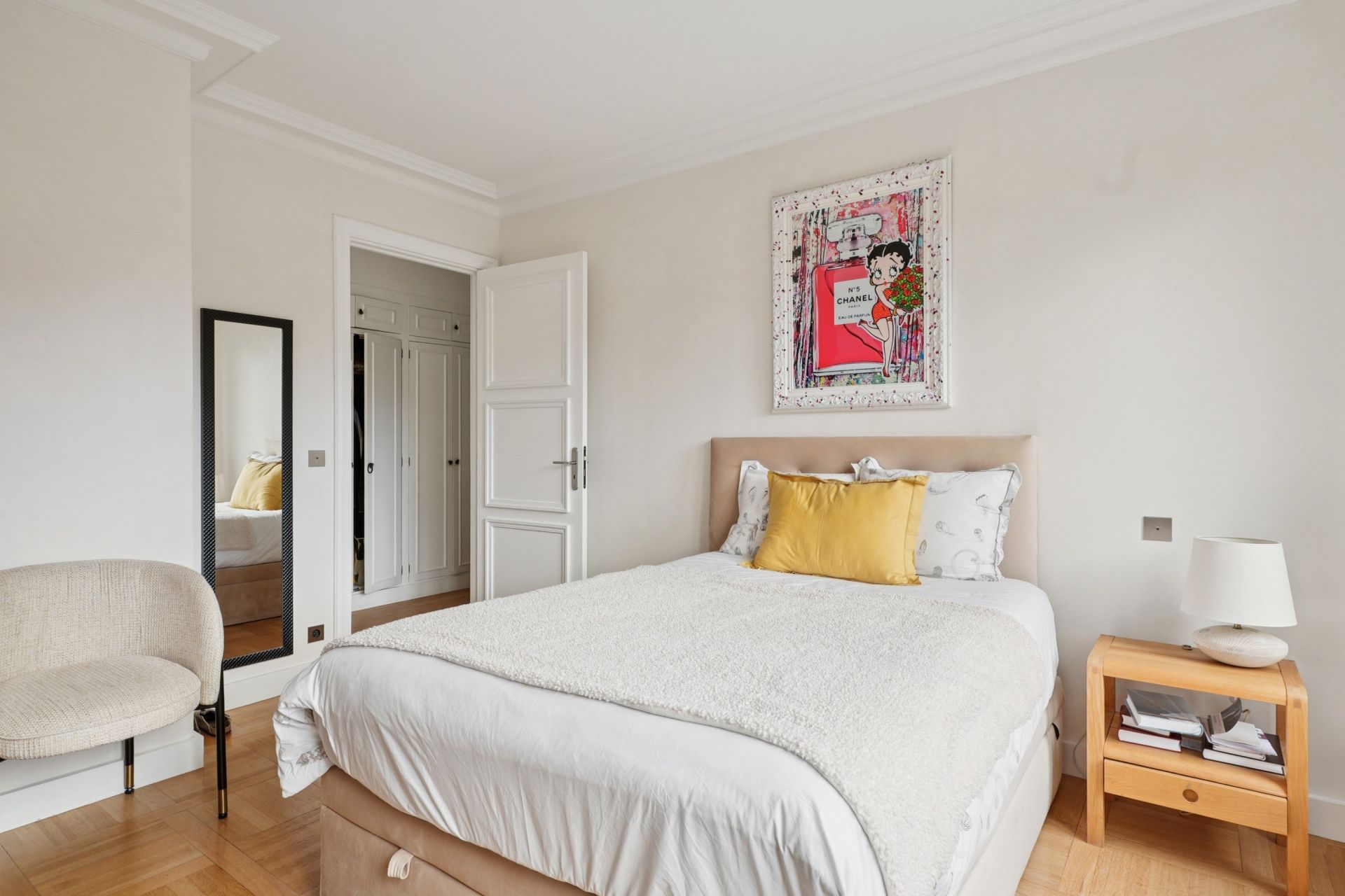 luxury apartment 9 Rooms for sale on NEUILLY SUR SEINE (92200)
