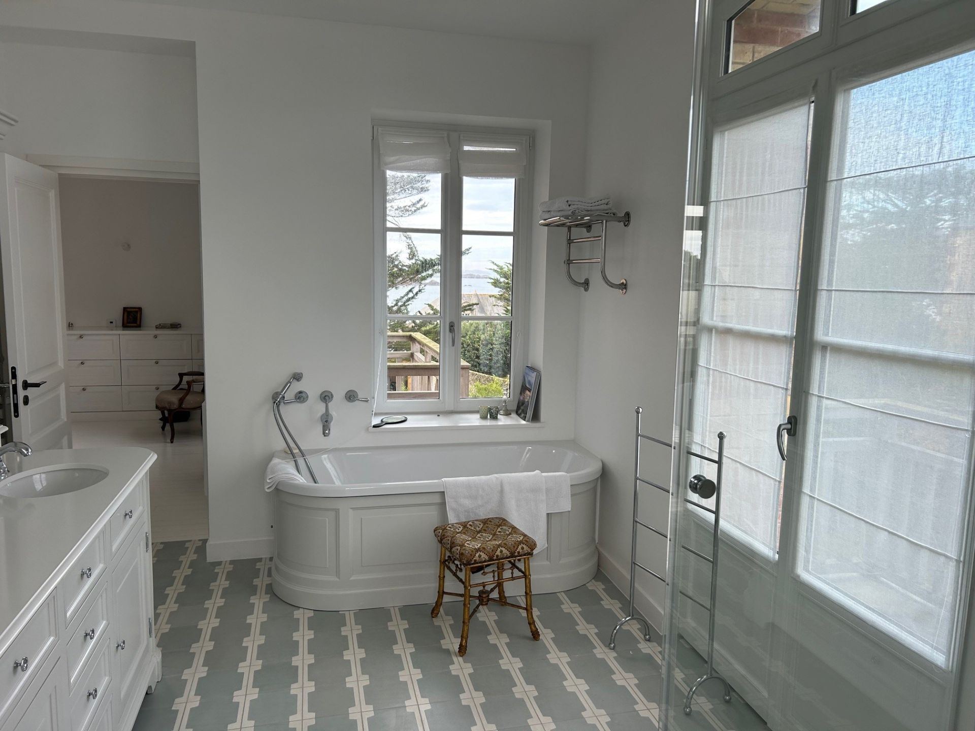 luxury house 10 Rooms for sale on ST LUNAIRE (35800)