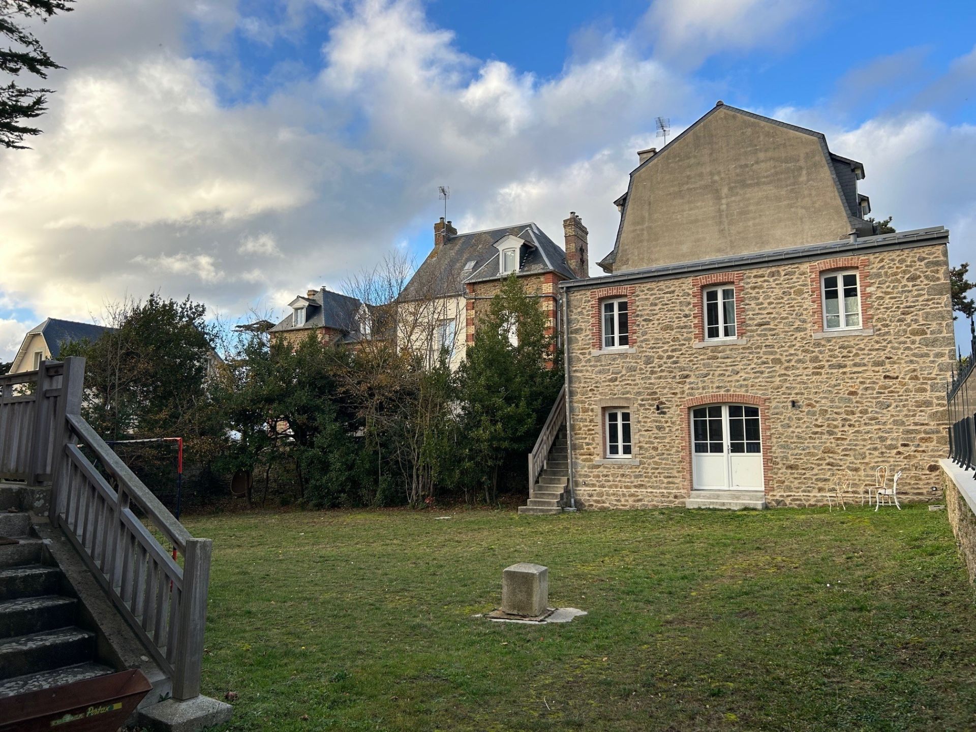 luxury house 10 Rooms for sale on ST LUNAIRE (35800)