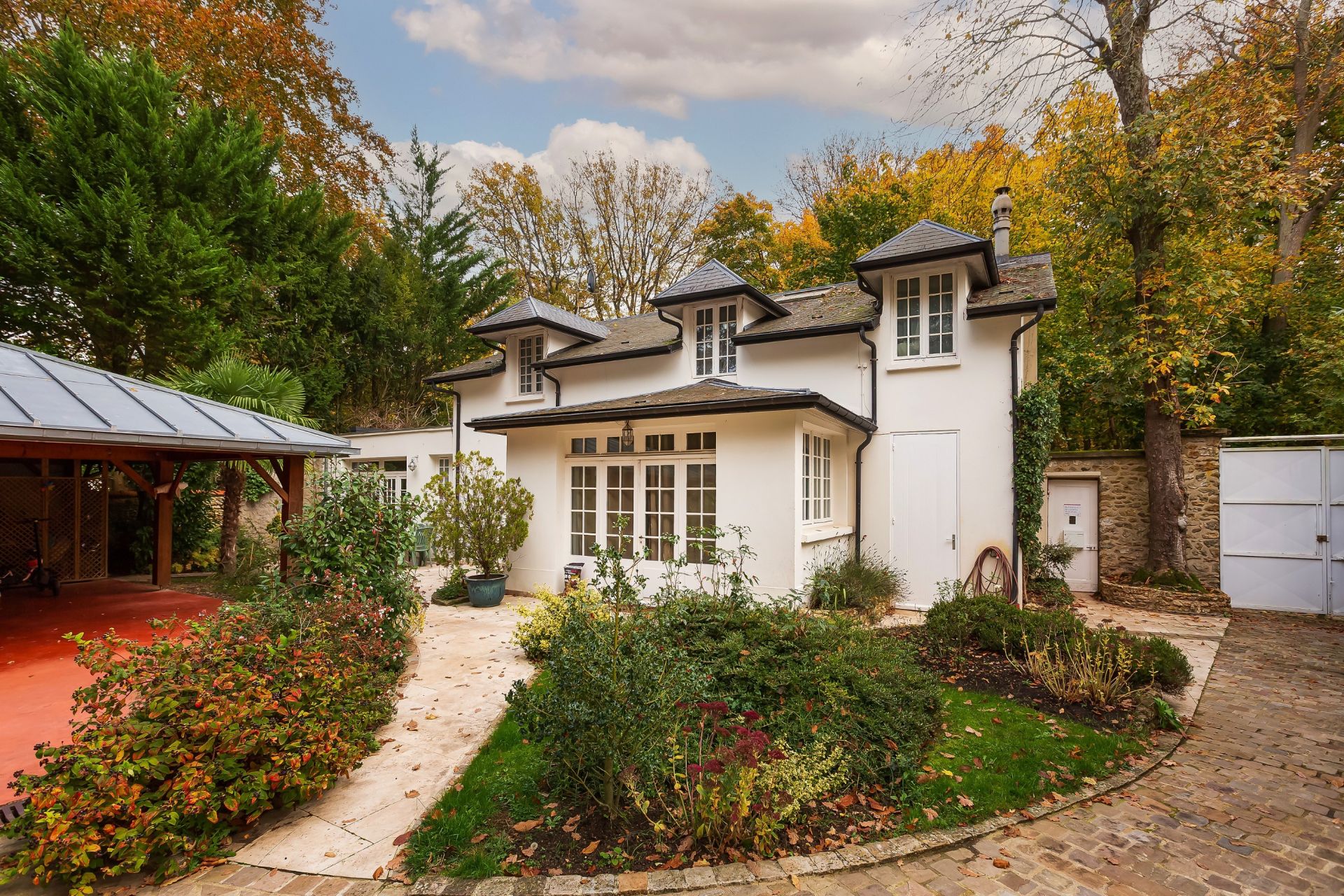 luxury house 12 Rooms for sale on MARNES LA COQUETTE (92430)