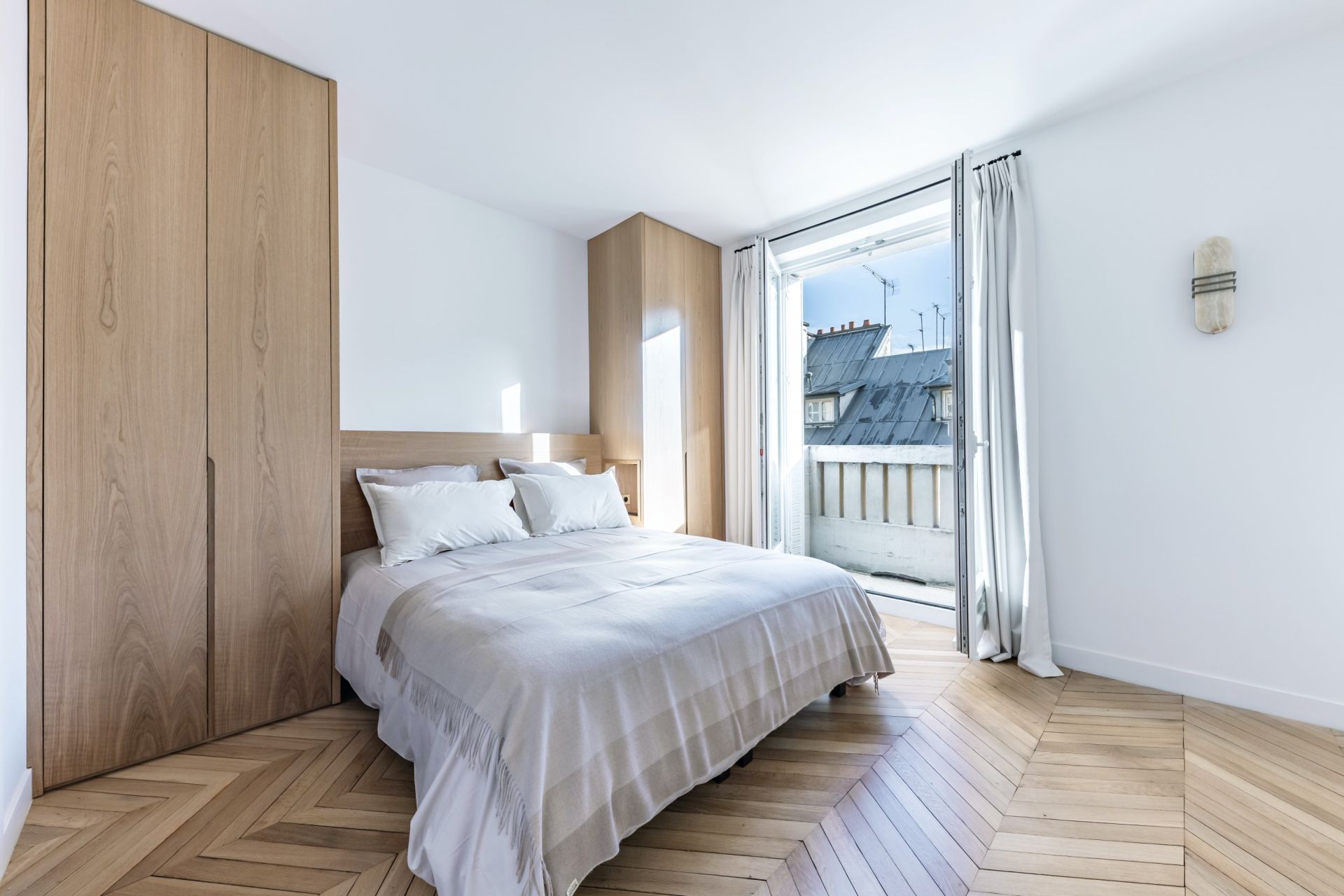 luxury apartment 5 Rooms for sale on PARIS (75007)