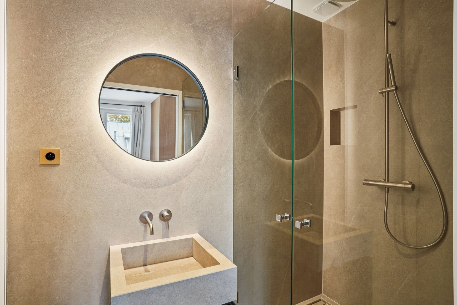 luxury apartment 5 Rooms for sale on PARIS (75007)