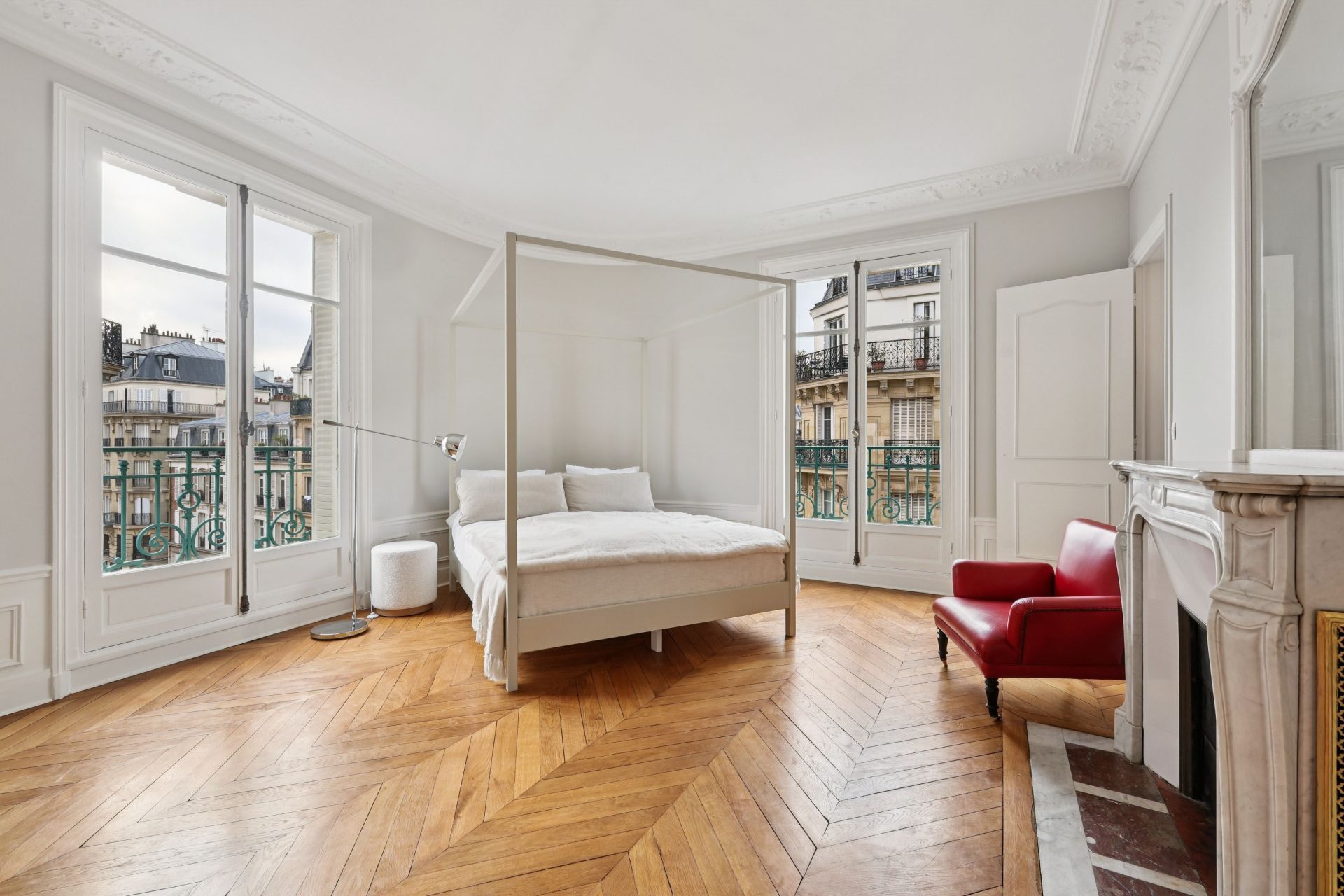 luxury apartment 6 Rooms for sale on PARIS (75004)