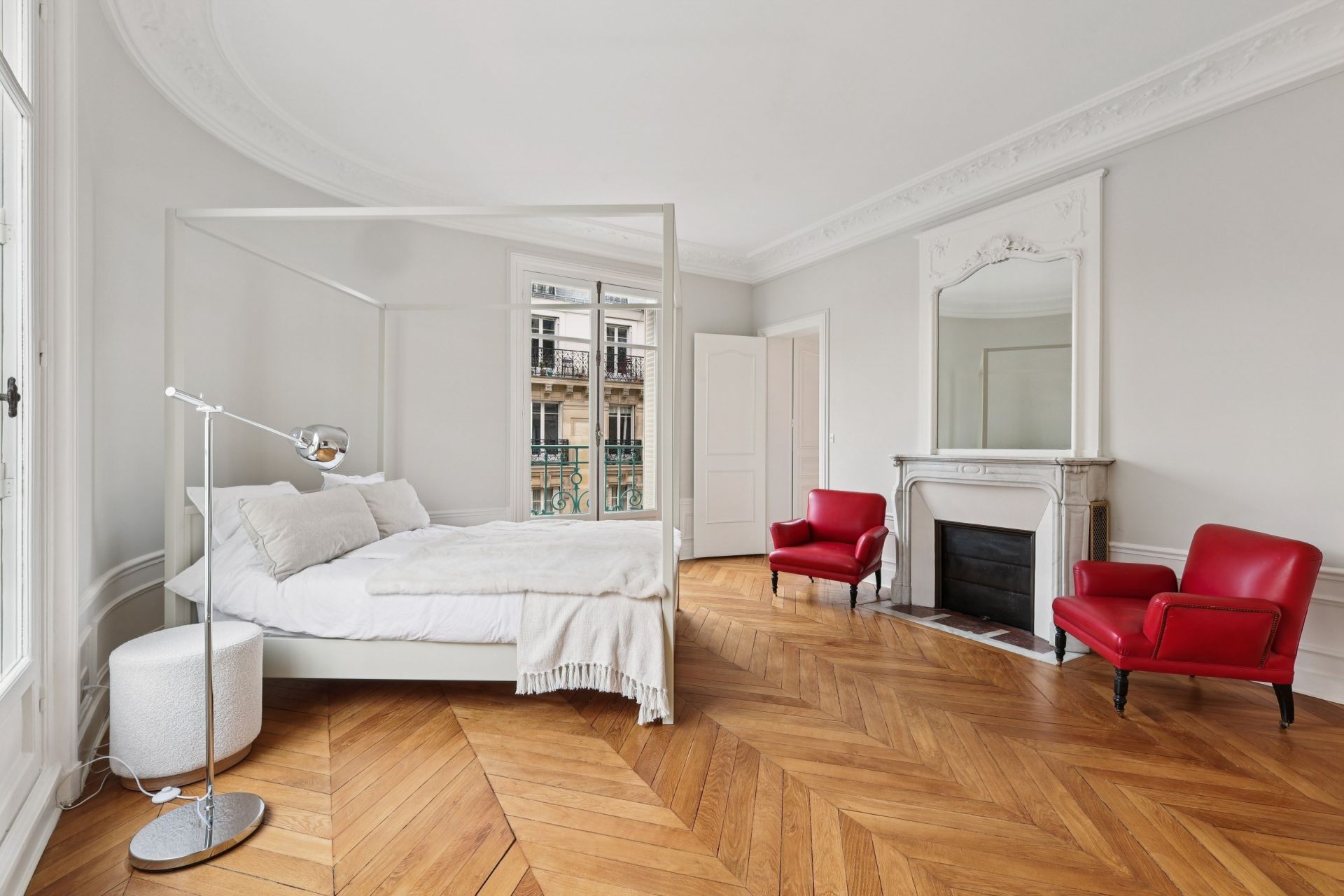 luxury apartment 6 Rooms for sale on PARIS (75004)