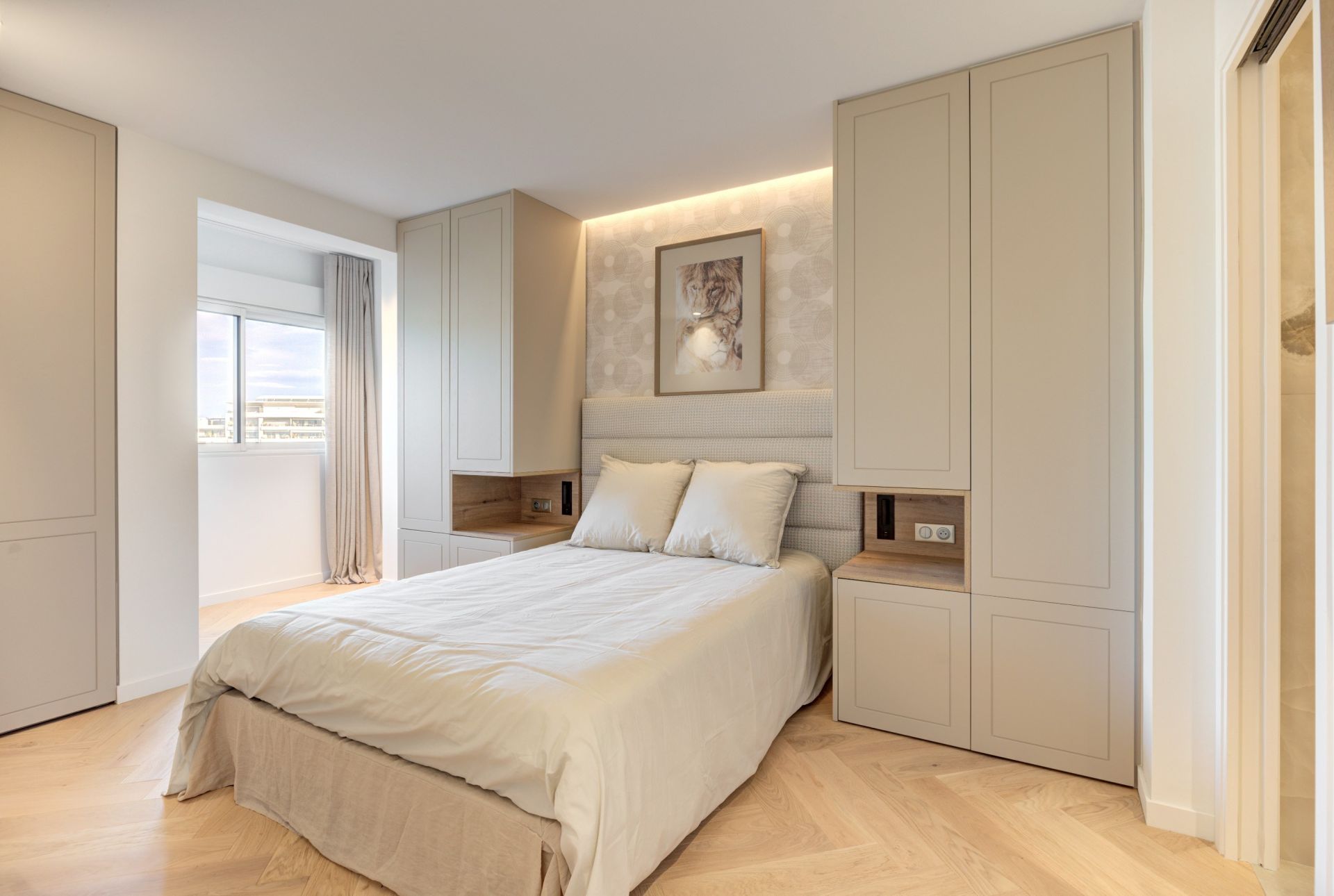 luxury apartment 4 Rooms for sale on CANNES (06400)