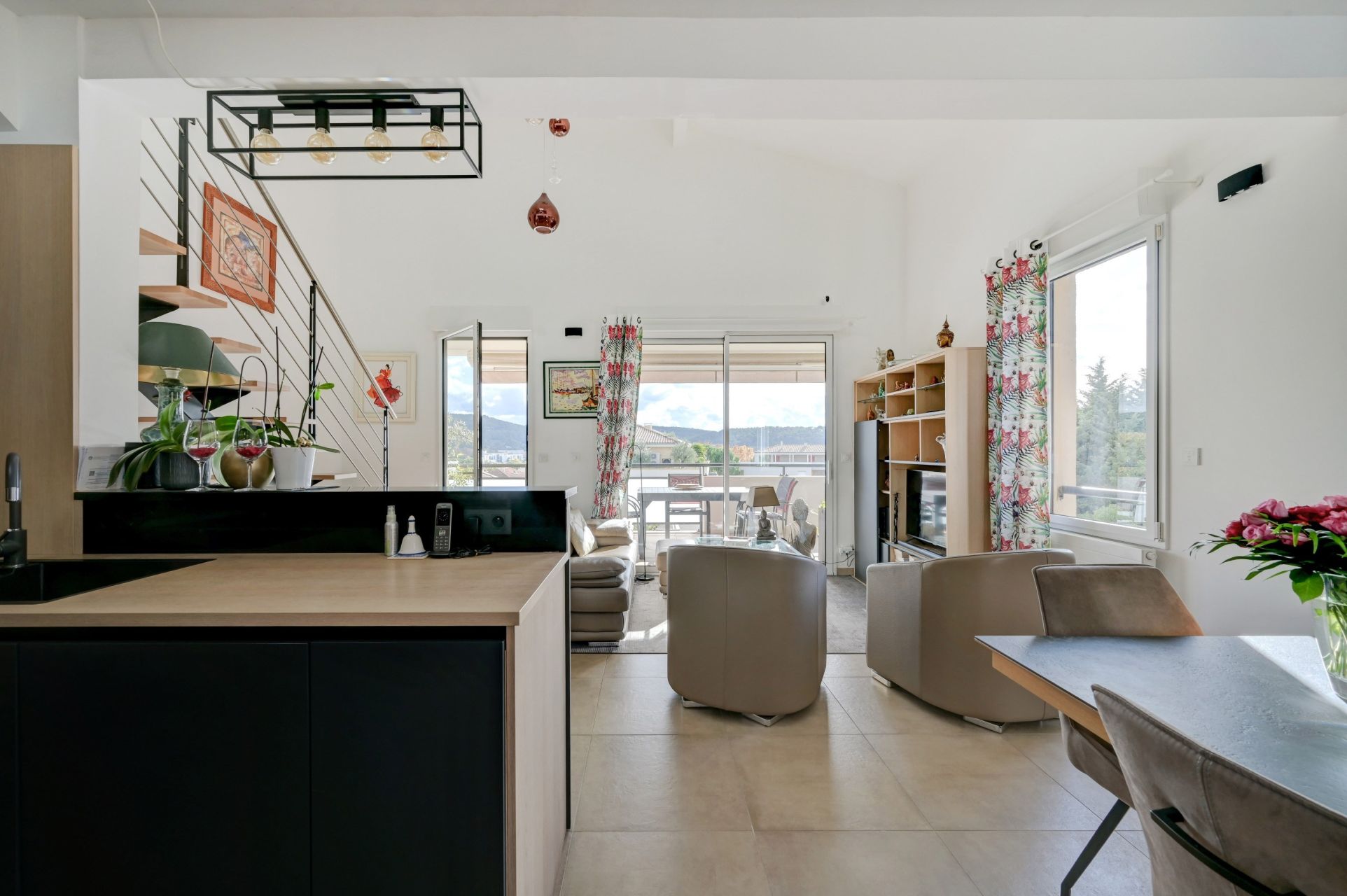 luxury apartment 4 Rooms for sale on AIX EN PROVENCE (13090)