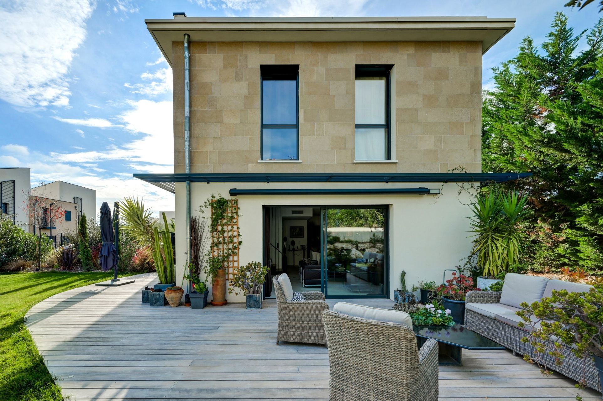 luxury house 4 Rooms for sale on AIX EN PROVENCE (13090)