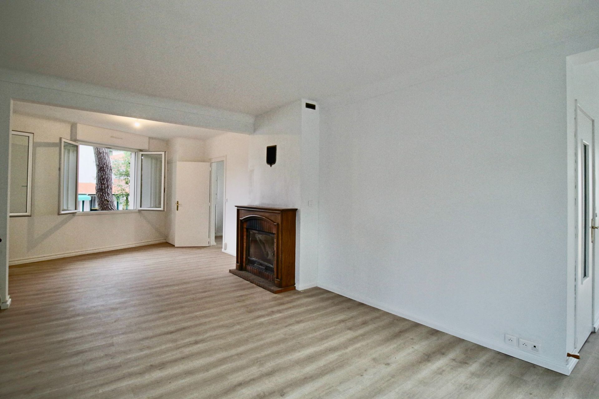 luxury house 5 Rooms for sale on LA BAULE (44500)