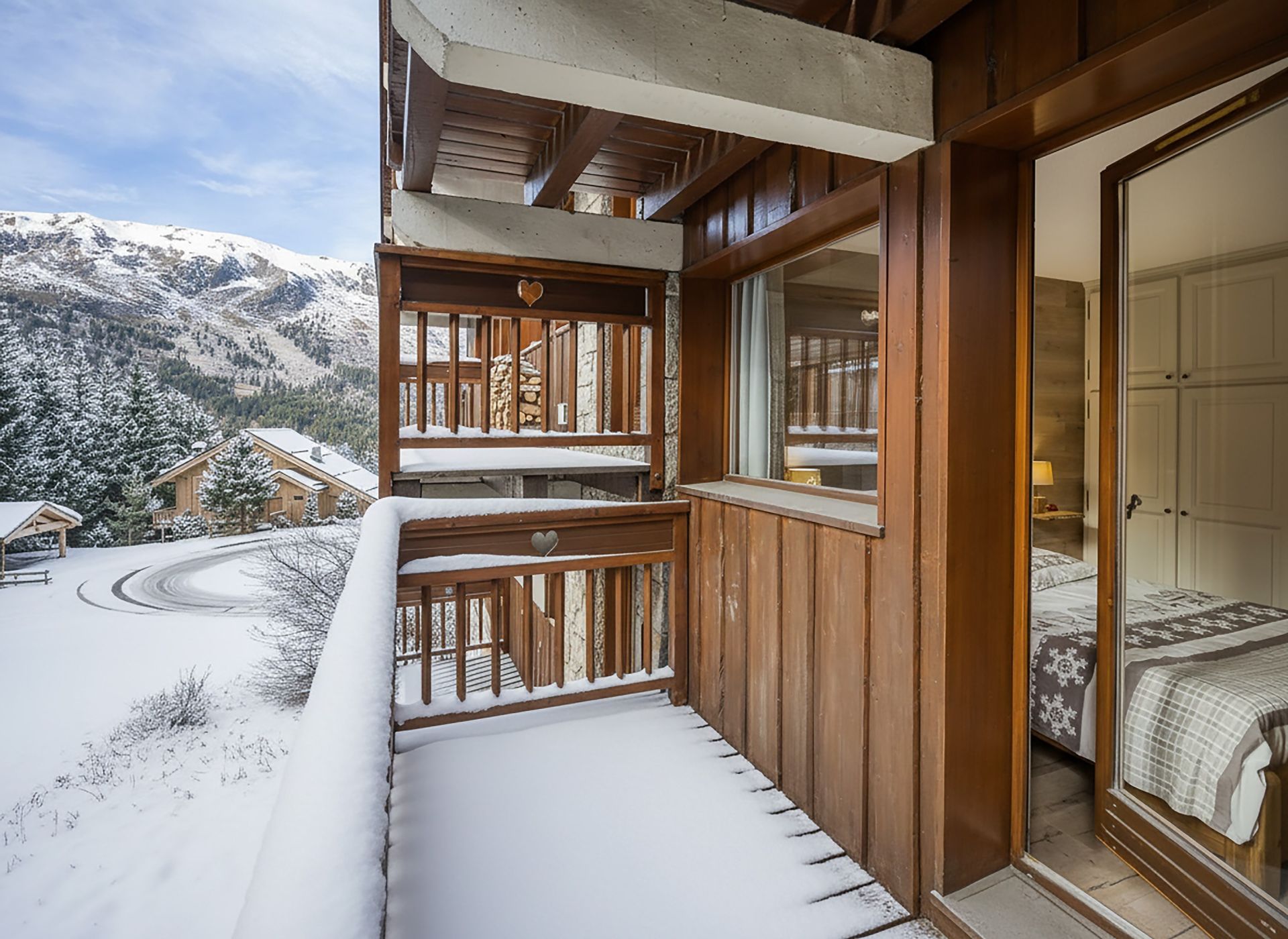 luxury apartment 4 Rooms for sale on MERIBEL LES ALLUES (73550)