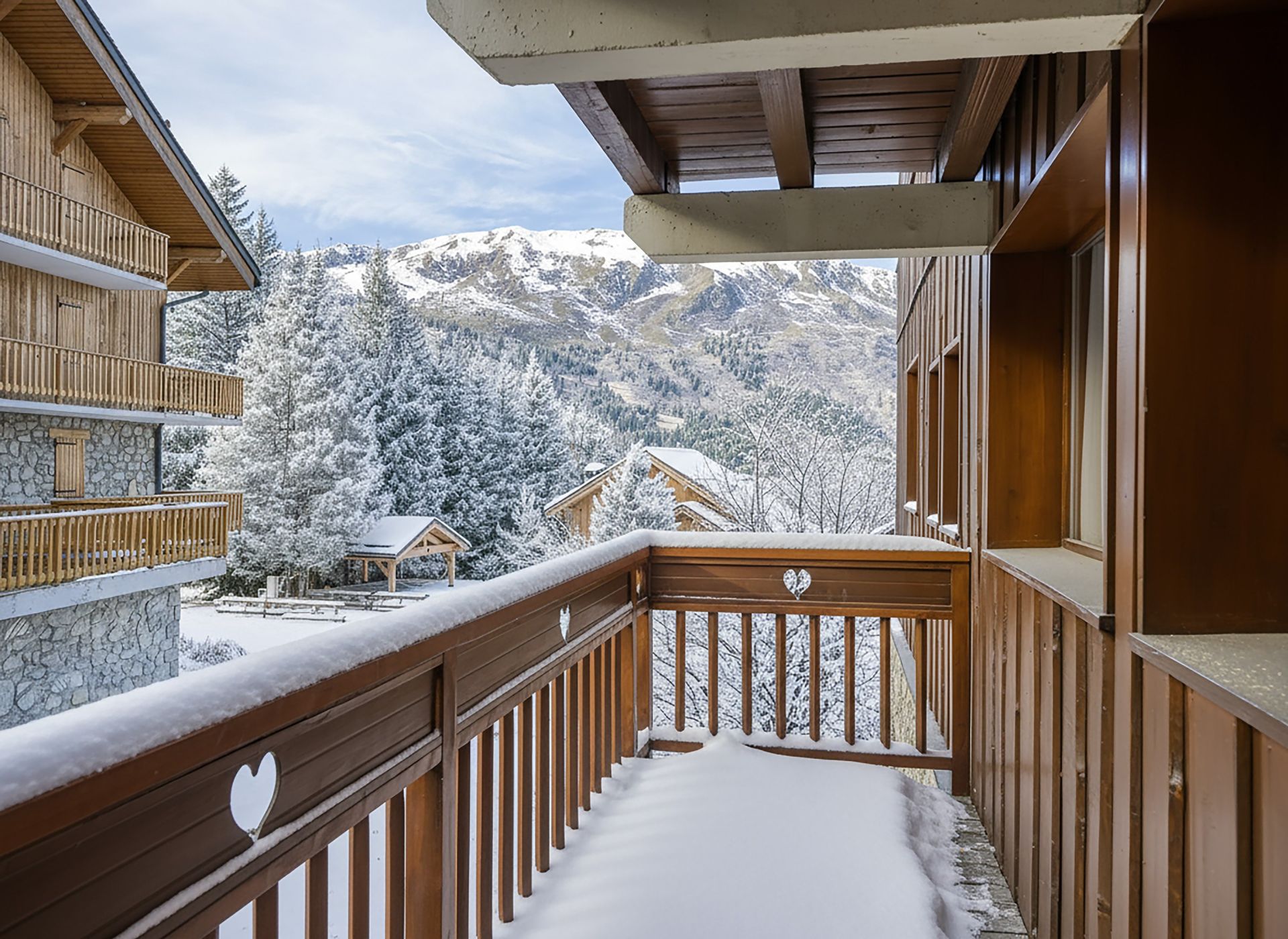 luxury apartment 4 Rooms for sale on MERIBEL LES ALLUES (73550)