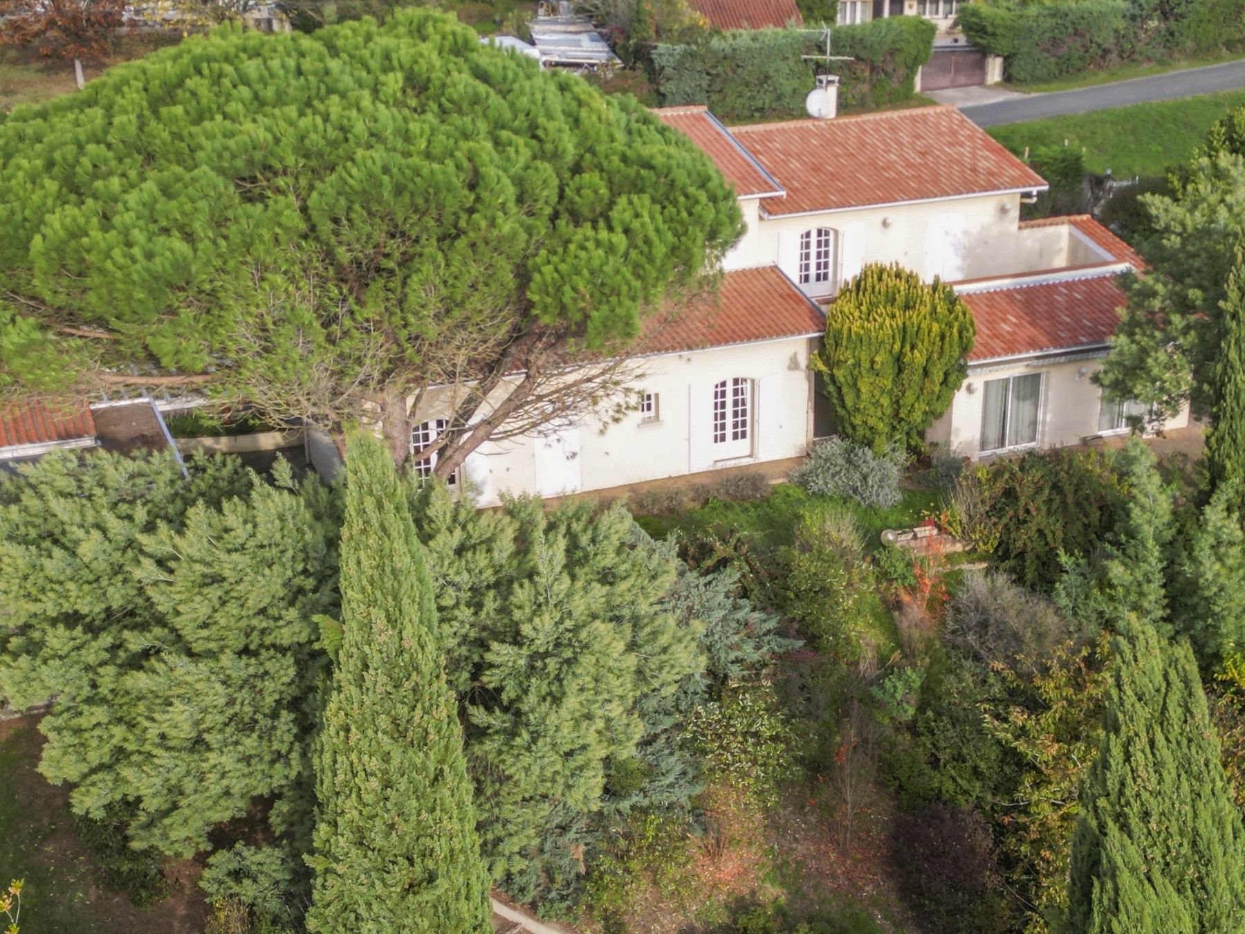 luxury house 10 Rooms for sale on GIROUSSENS (81500)