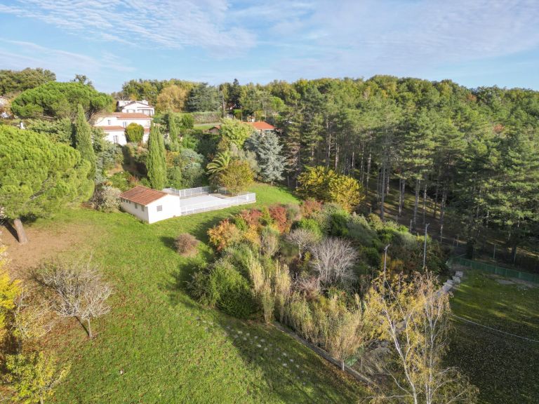 luxury house 10 Rooms for sale on GIROUSSENS (81500)