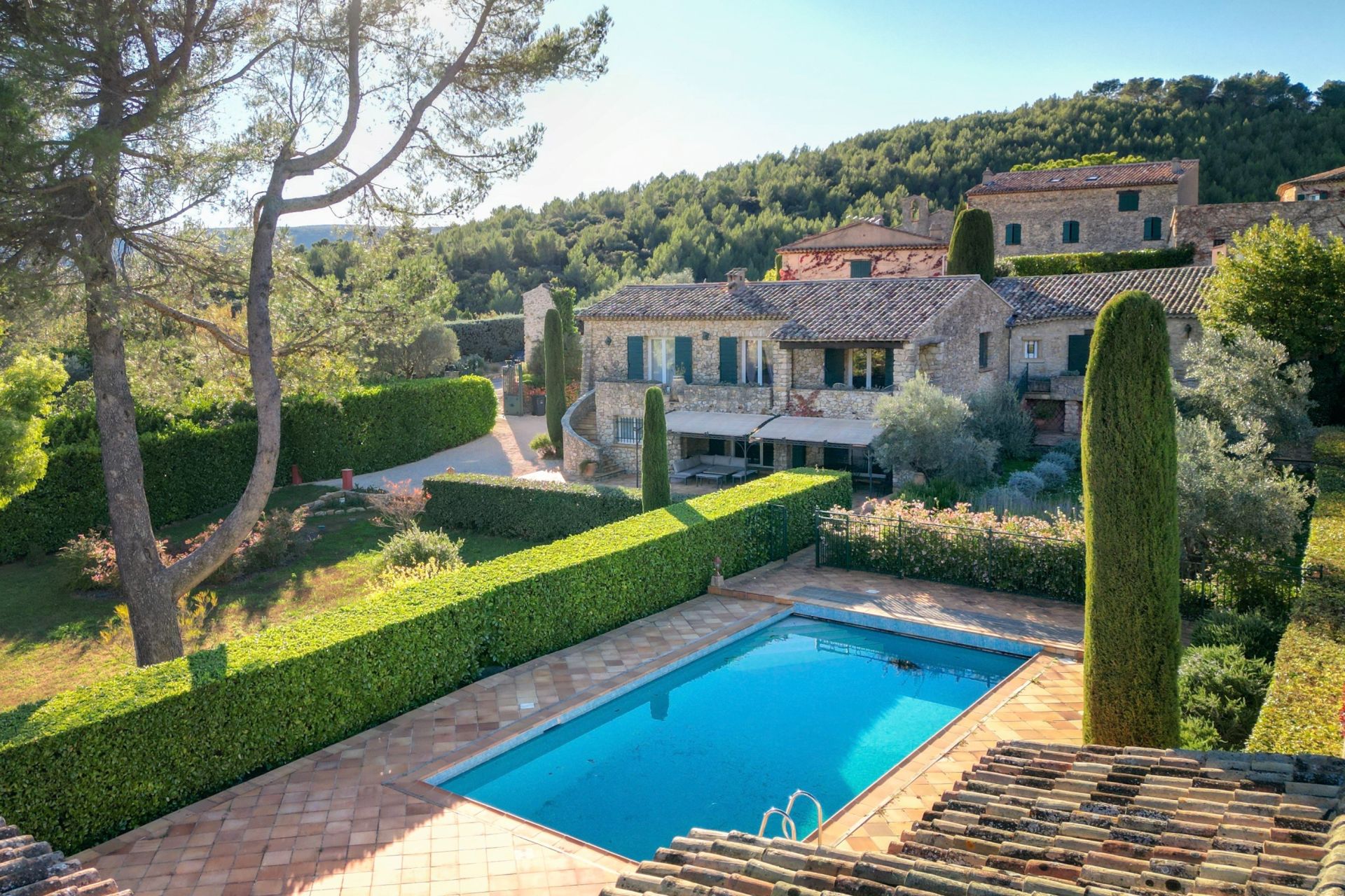 luxury house 8 Rooms for sale on LA ROQUEBRUSSANNE (83136)