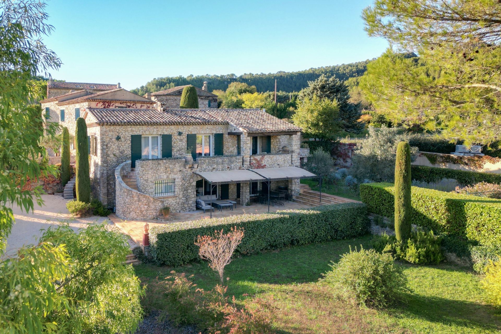 luxury house 8 Rooms for sale on LA ROQUEBRUSSANNE (83136)