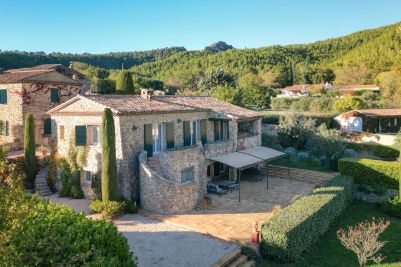 Vente Maison de luxe La Roquebrussanne 8&nbsp;Pièces 250&nbsp;m²