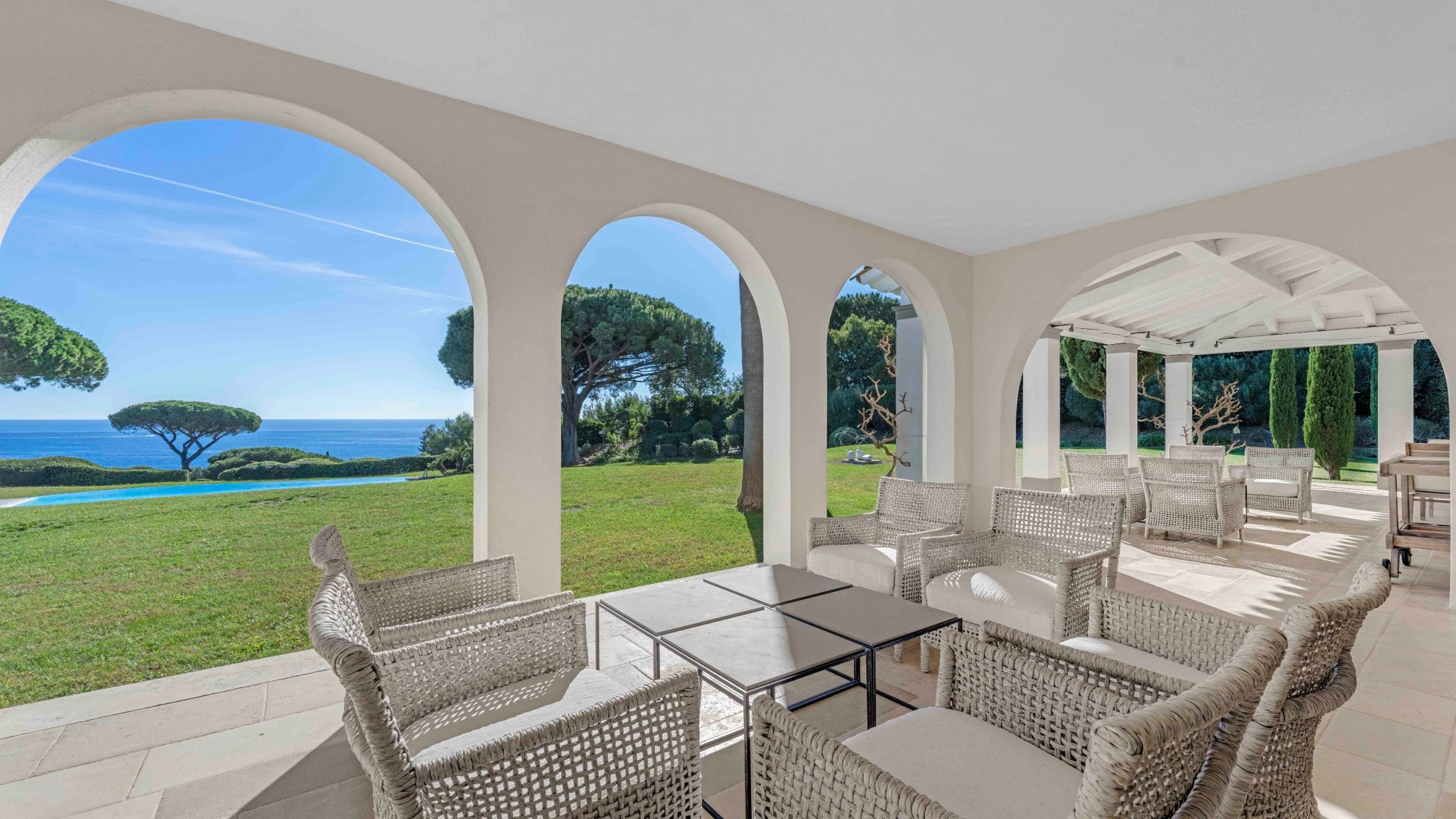 luxury villa 12 Rooms for sale on RAMATUELLE (83350)