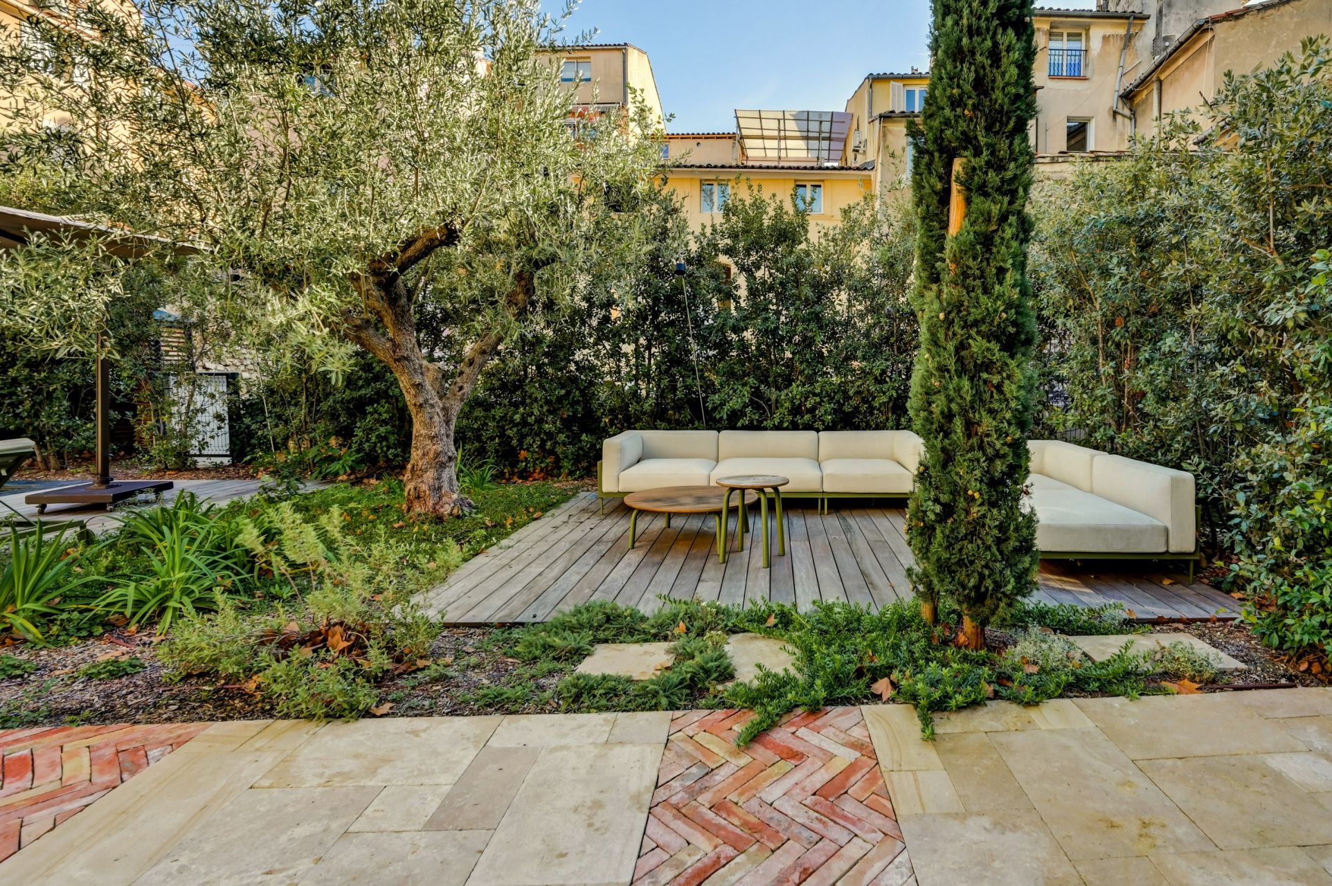 luxury house 8 Rooms for sale on AIX EN PROVENCE (13100)