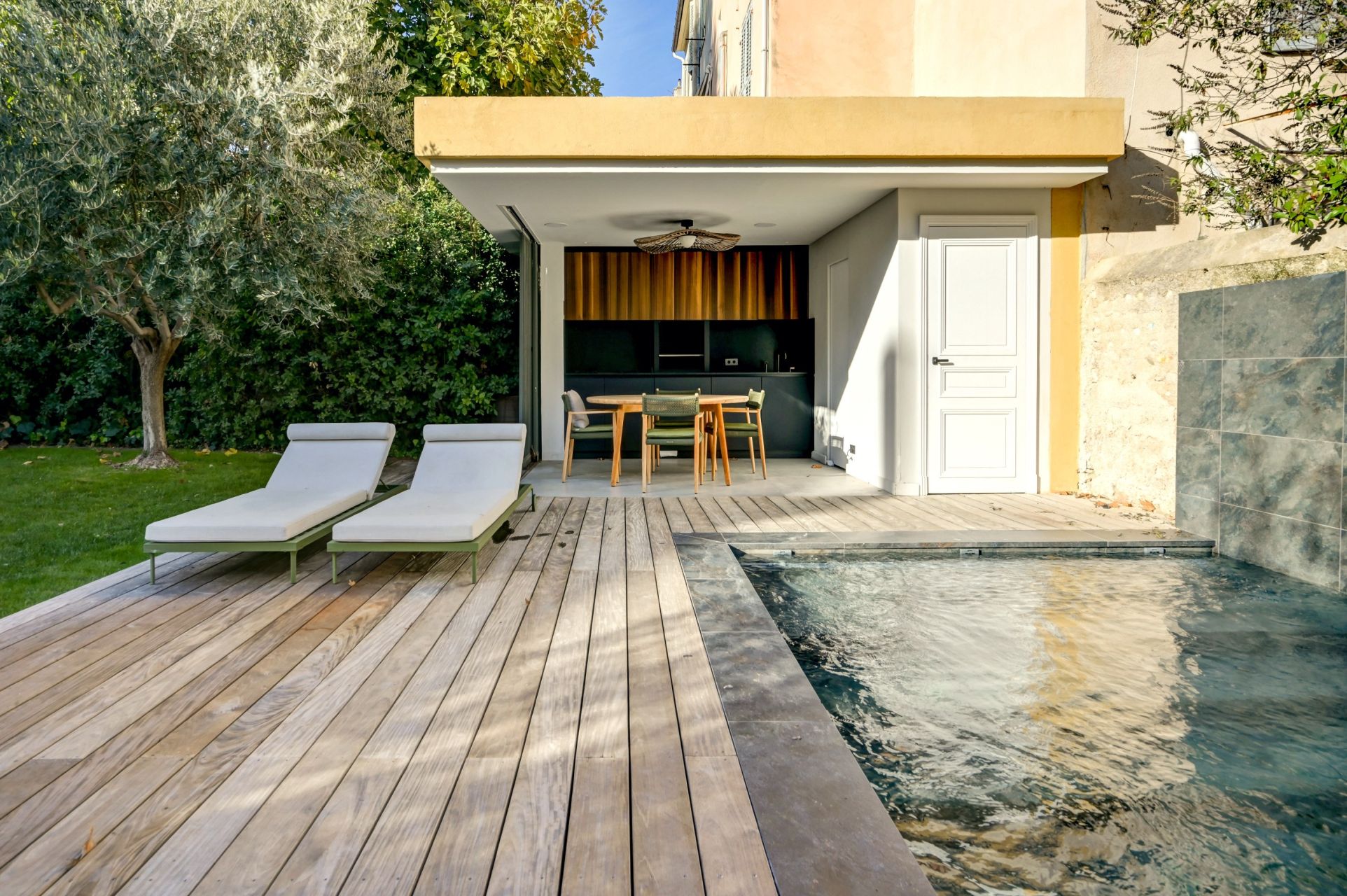 luxury house 8 Rooms for sale on AIX EN PROVENCE (13100)