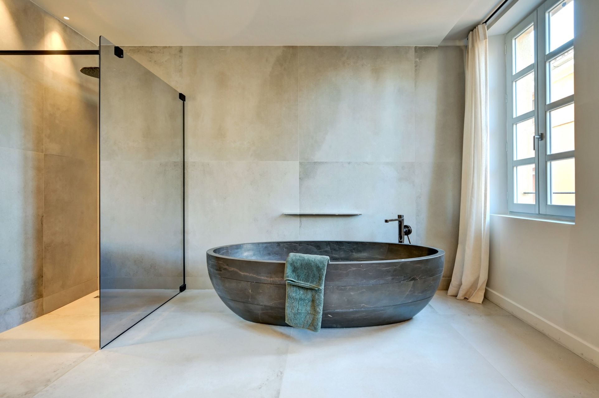 luxury house 8 Rooms for sale on AIX EN PROVENCE (13100)