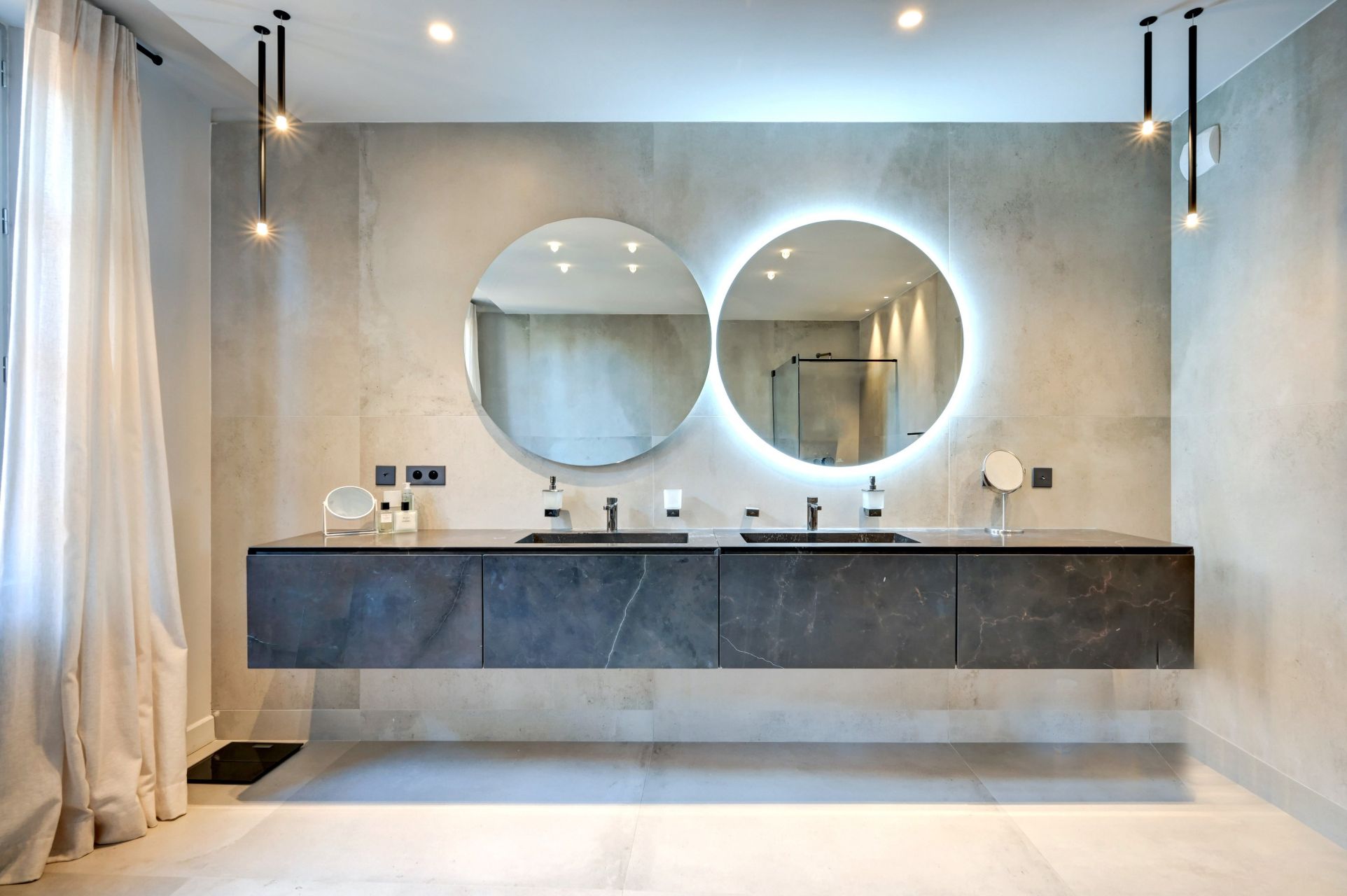 luxury house 8 Rooms for sale on AIX EN PROVENCE (13100)