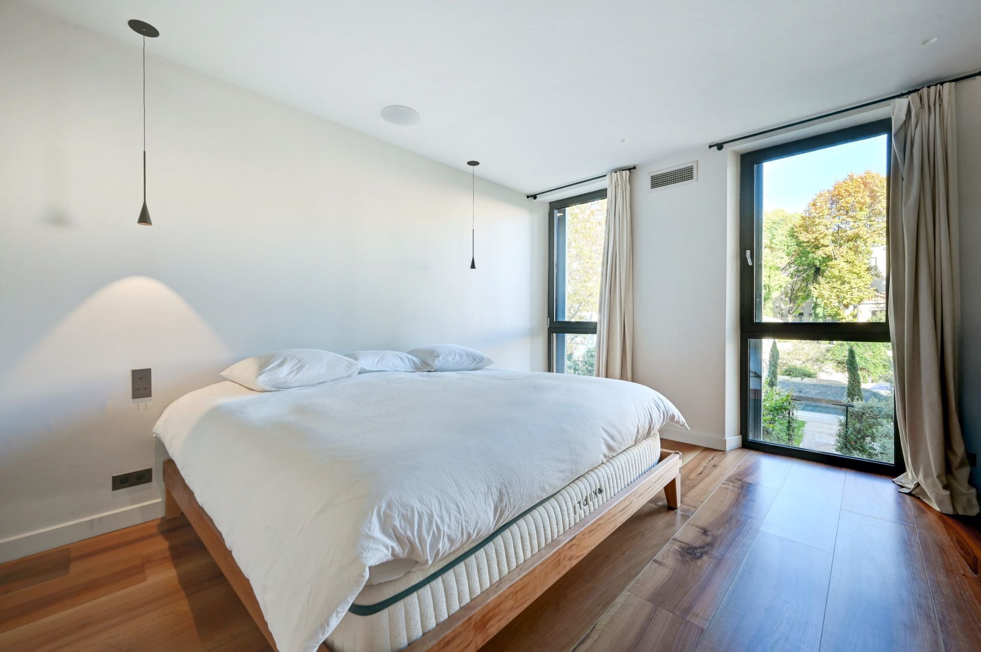 luxury house 8 Rooms for sale on AIX EN PROVENCE (13100)