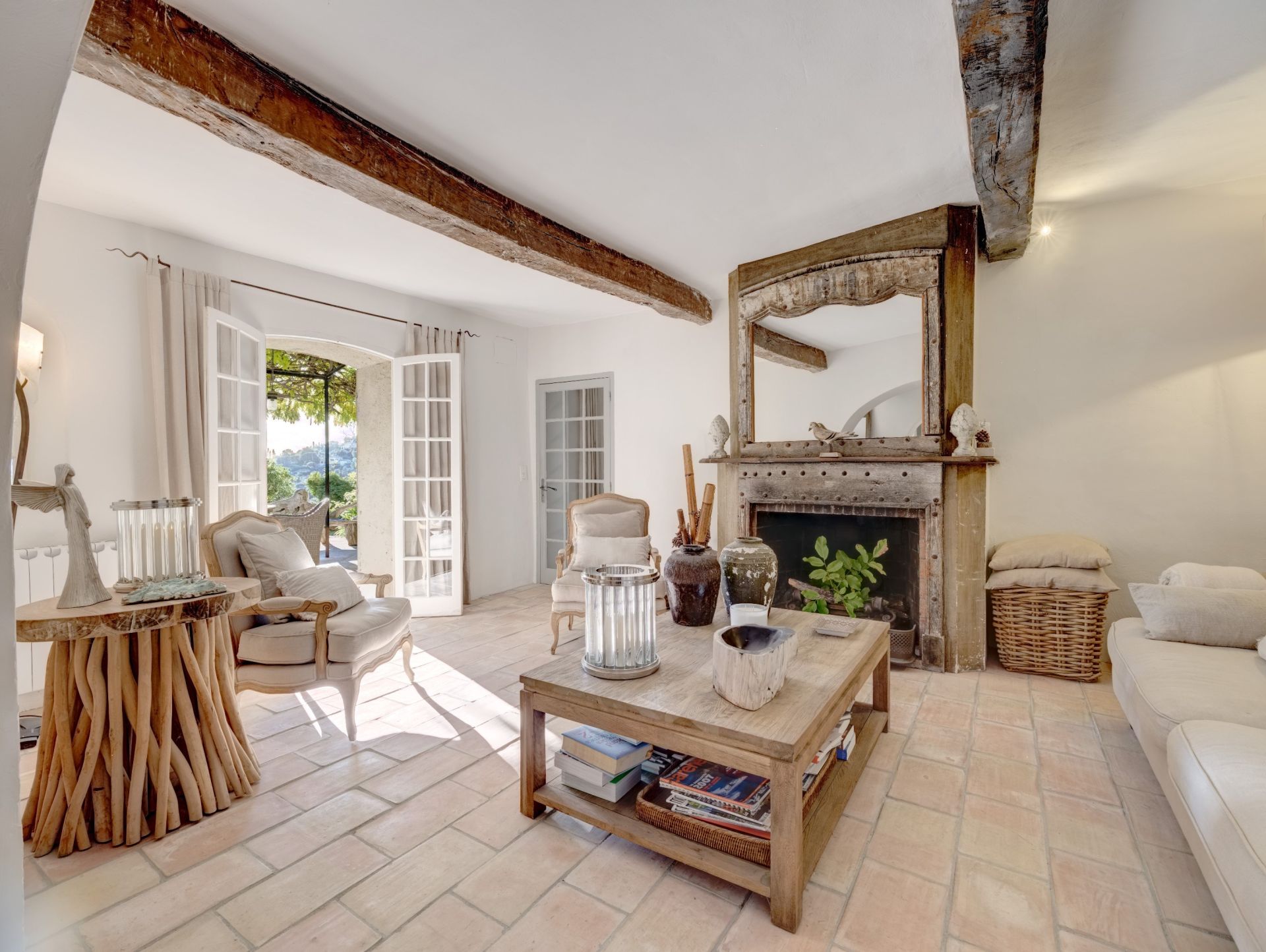luxury provencale house 11 Rooms for sale on CHATEAUNEUF GRASSE (06740)