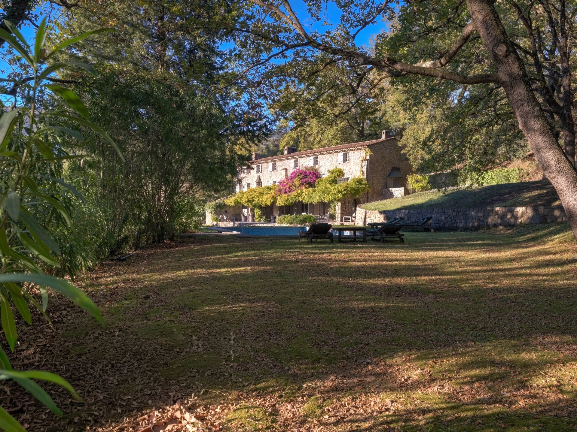 luxury provencale house 11 Rooms for sale on CHATEAUNEUF GRASSE (06740)