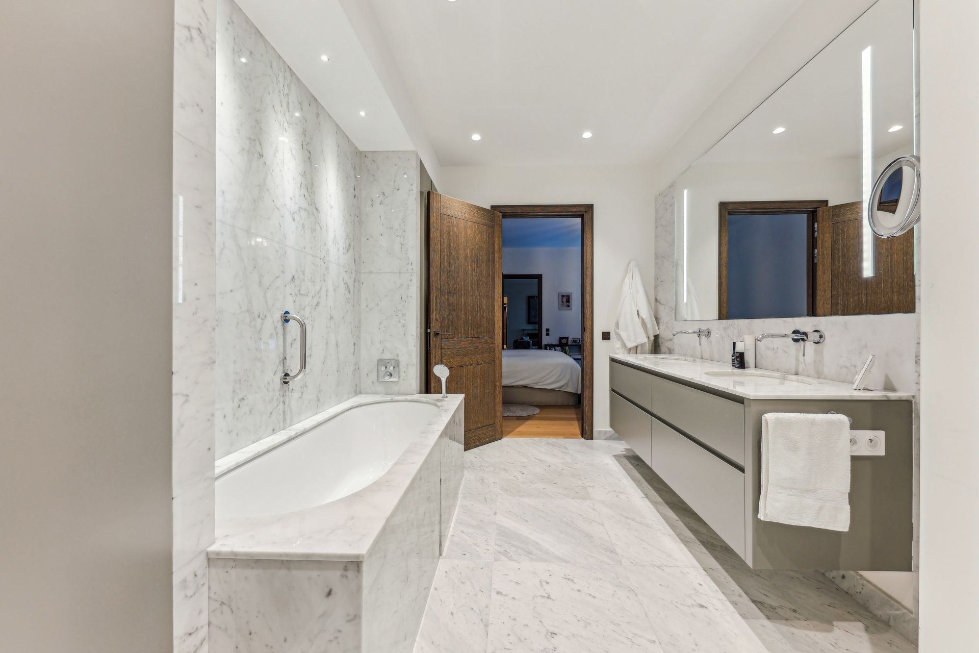 luxury apartment 3 Rooms for sale on PARIS (75007)