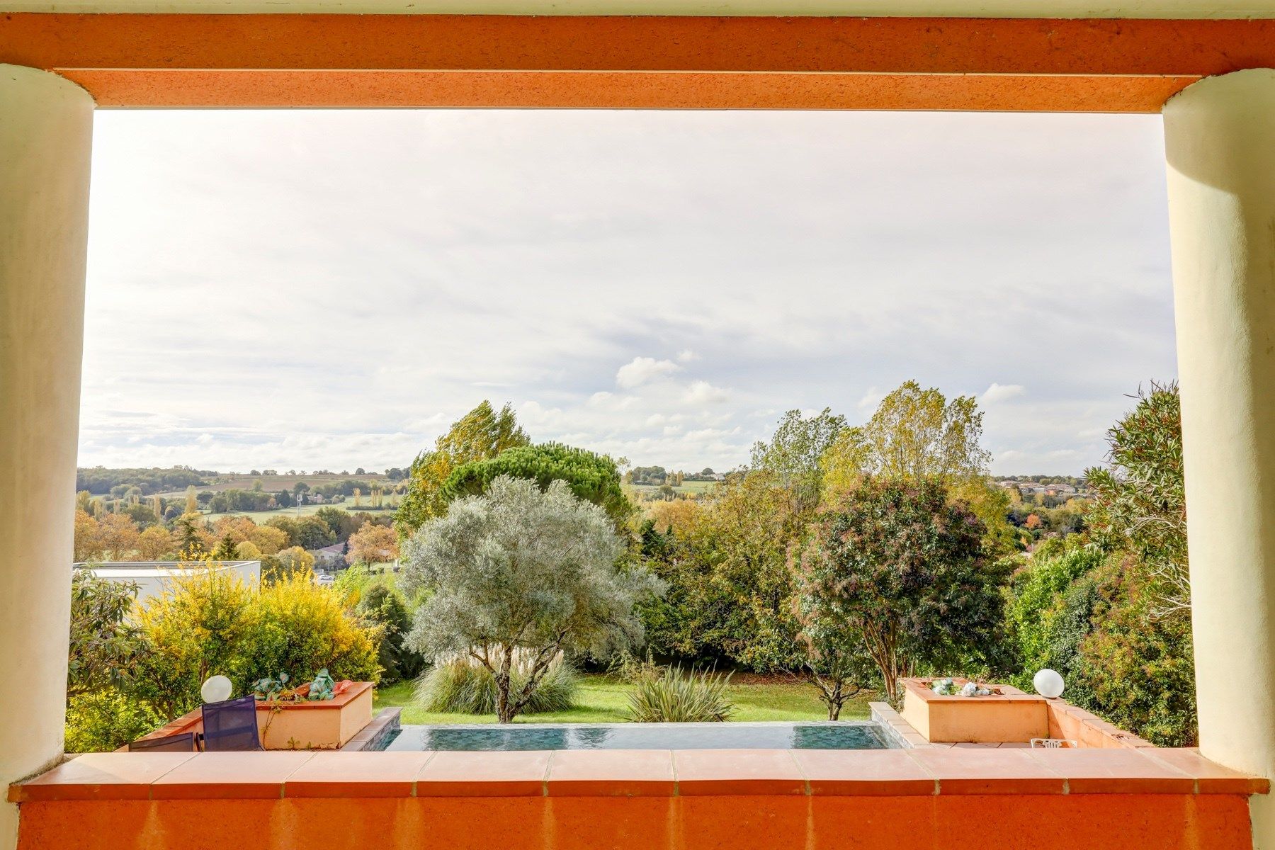 luxury house 7 Rooms for sale on TOULOUSE (31000)