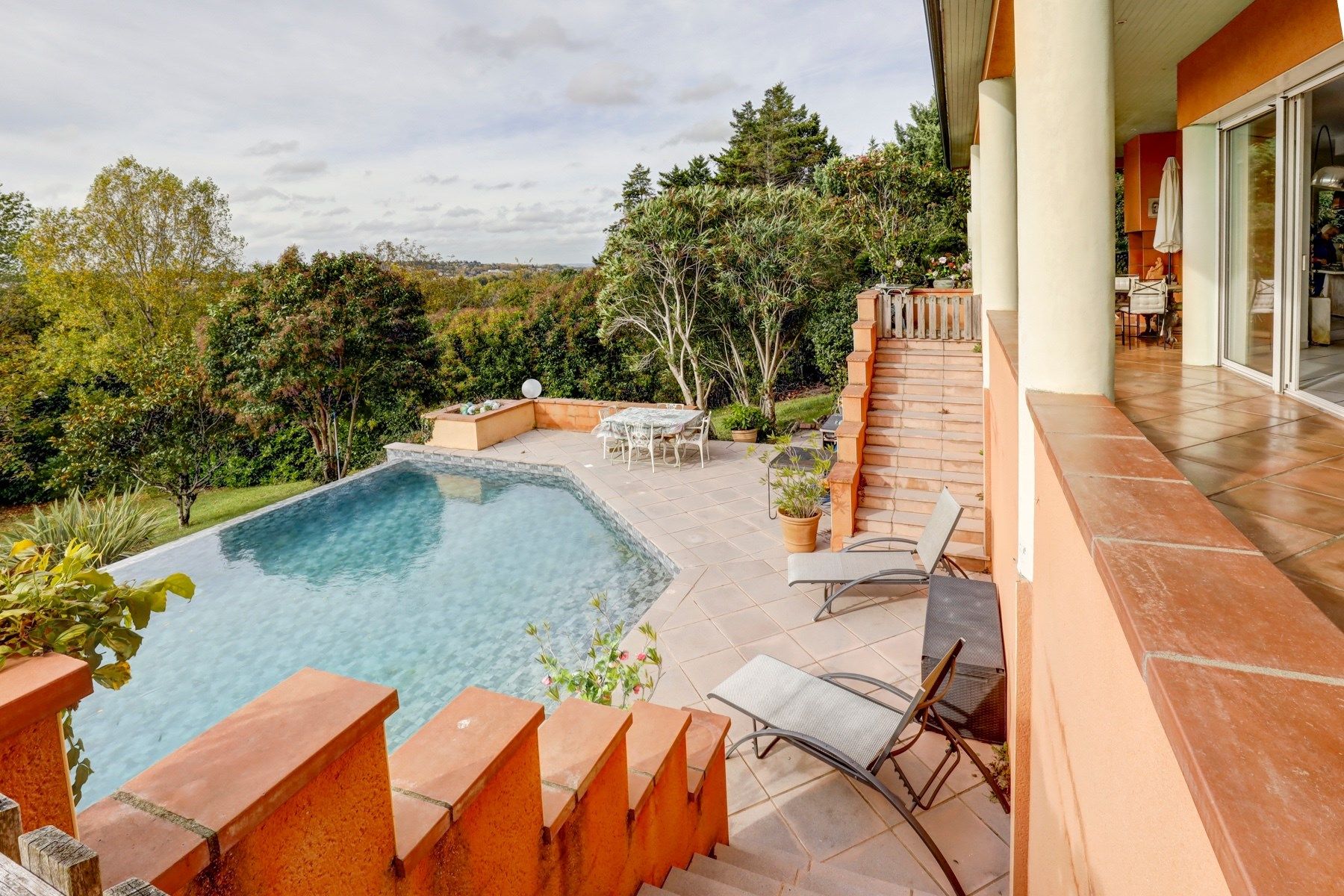 luxury house 7 Rooms for sale on TOULOUSE (31000)