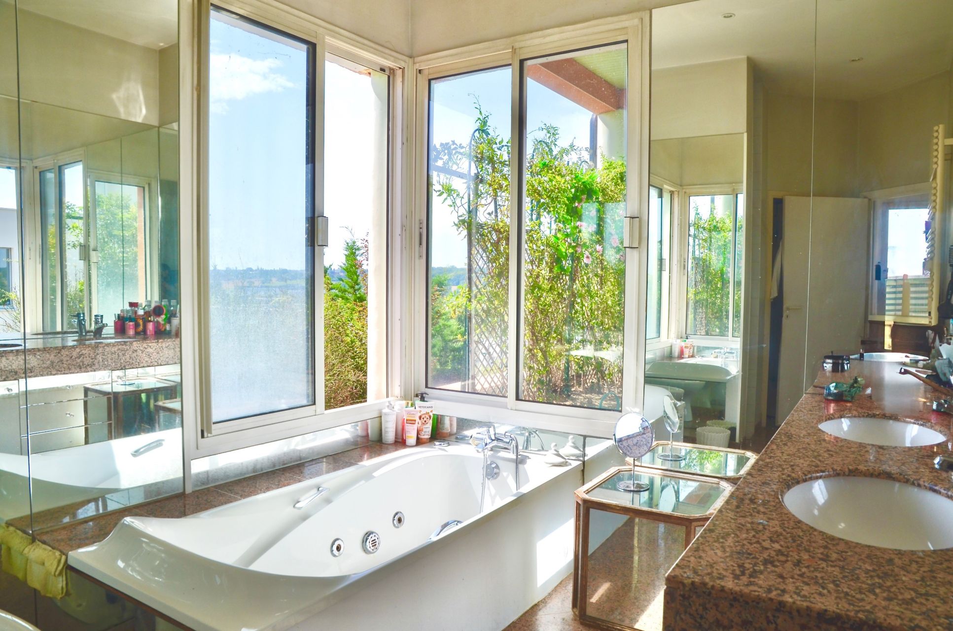 luxury house 7 Rooms for sale on TOULOUSE (31000)