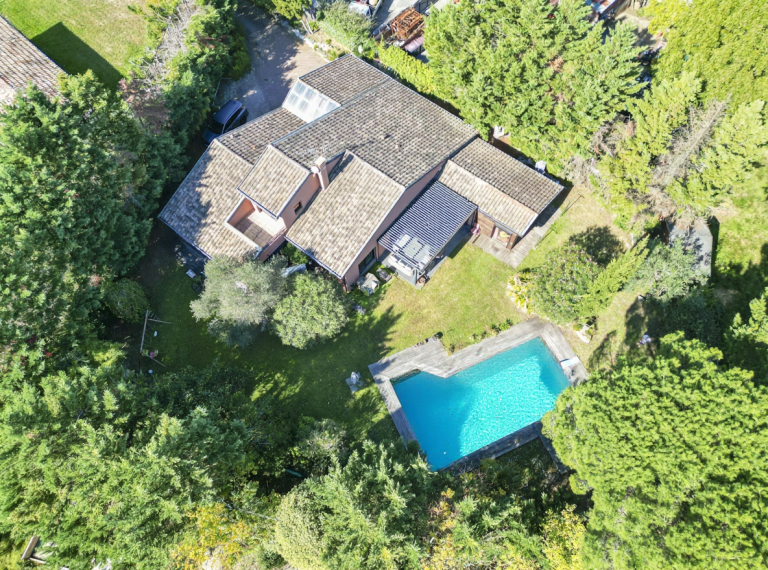 luxury house 8 Rooms for sale on TOULOUSE (31000)