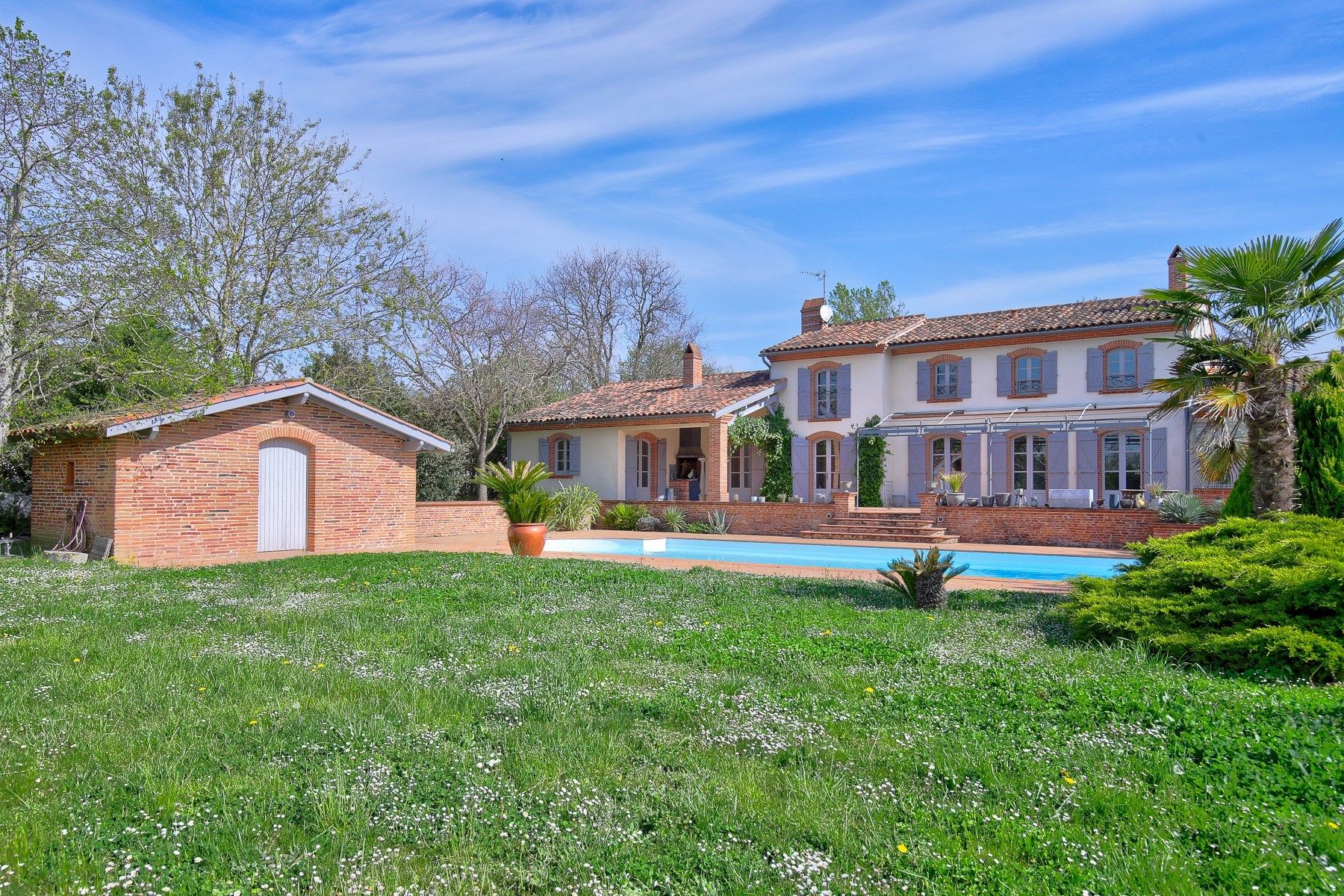 luxury house 10 Rooms for sale on TOULOUSE (31000)