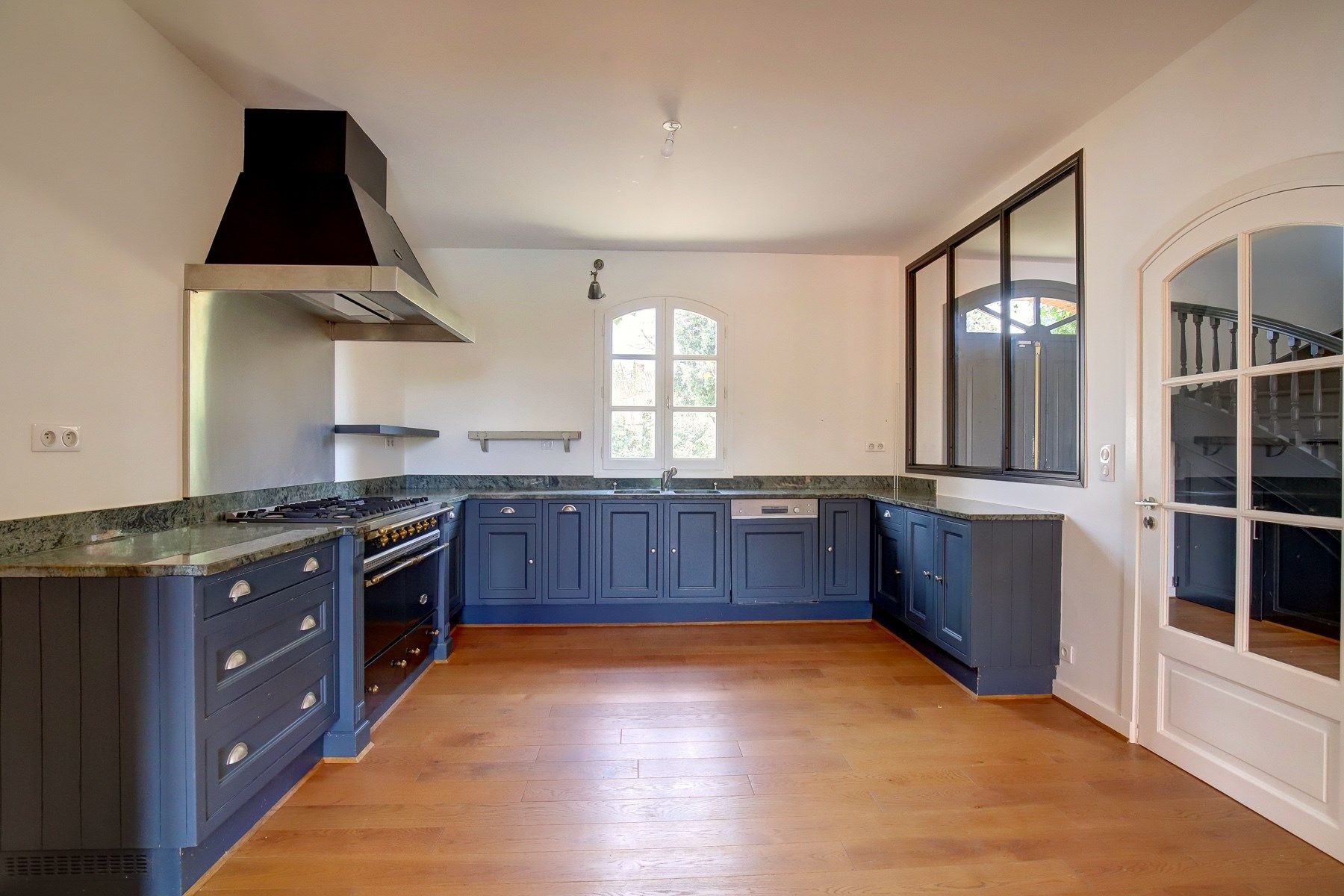 luxury house 10 Rooms for sale on TOULOUSE (31000)