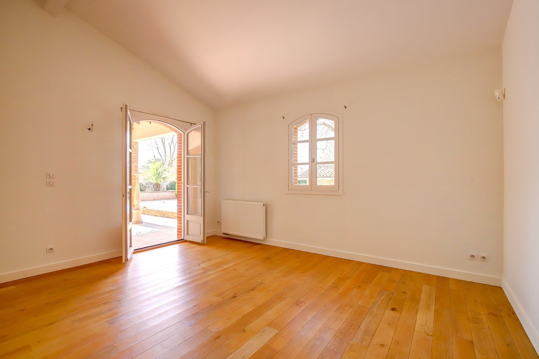 luxury house 10 Rooms for sale on TOULOUSE (31000)