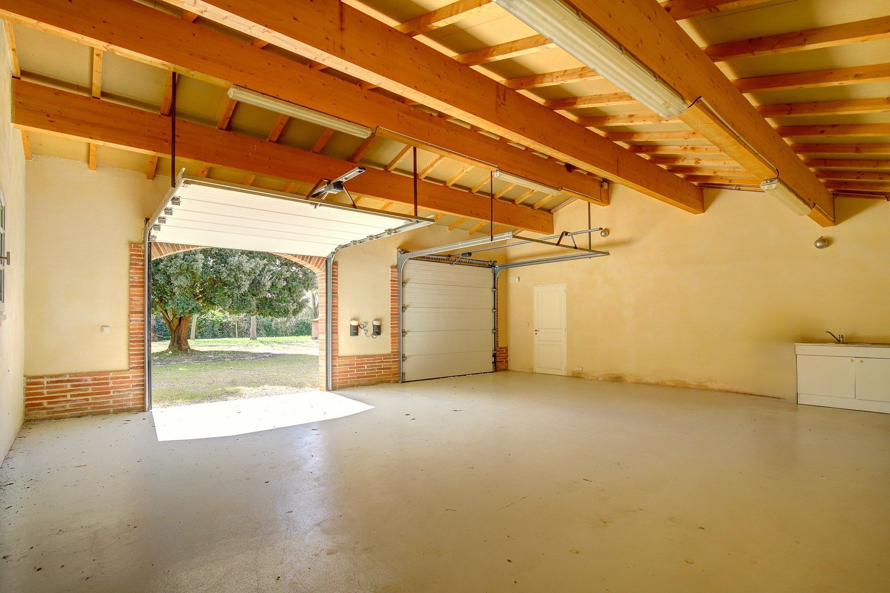 luxury house 10 Rooms for sale on TOULOUSE (31000)