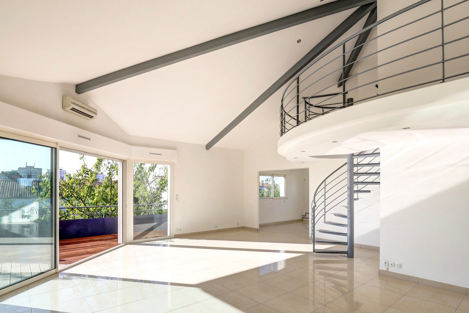 luxury apartment 6 Rooms for sale on TOULOUSE (31000)